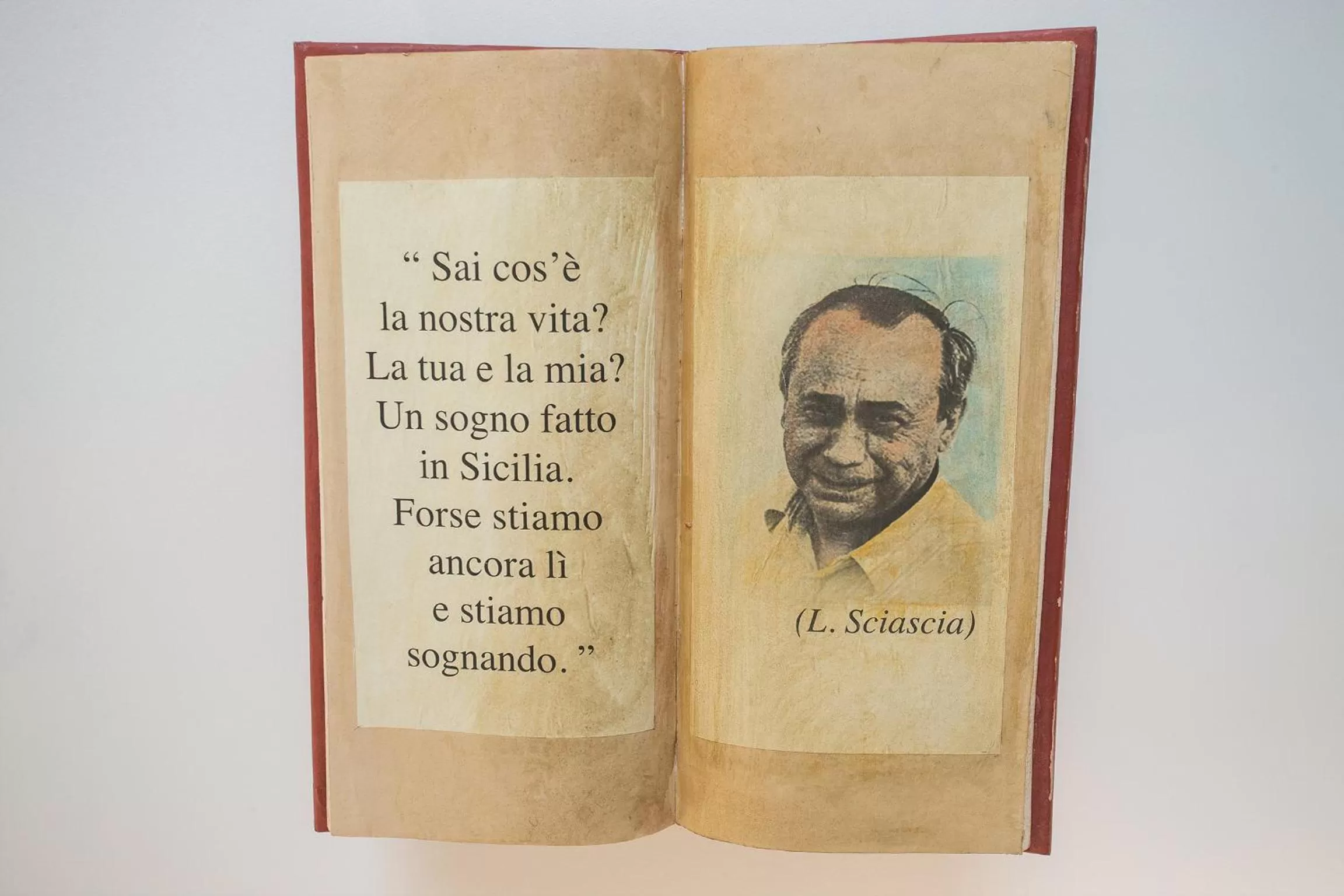 Decorative detail in Tra Le Braccia di Morfeo