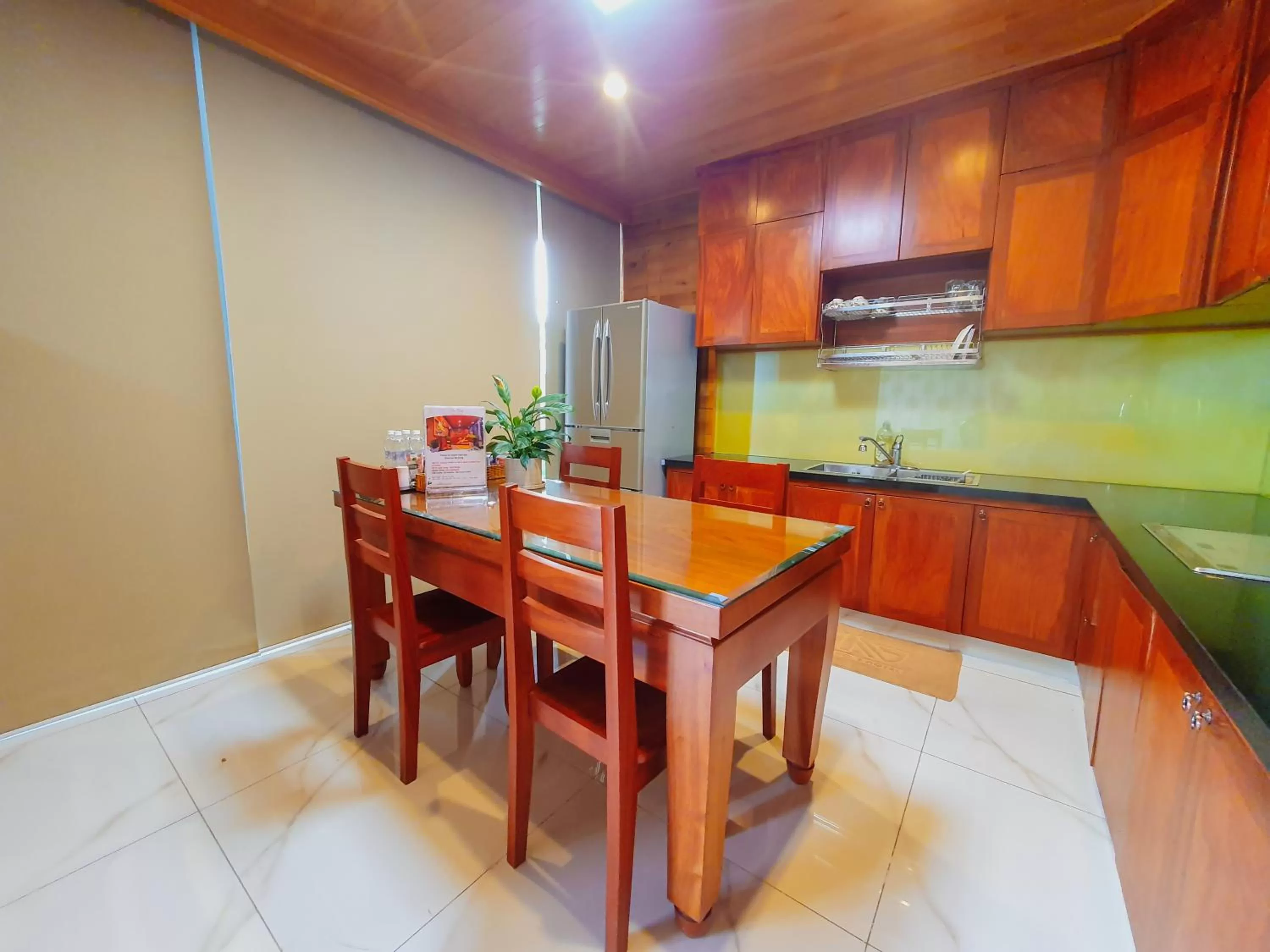 Dining area, Kitchen/Kitchenette in LEHA Saigon Hotel Airport