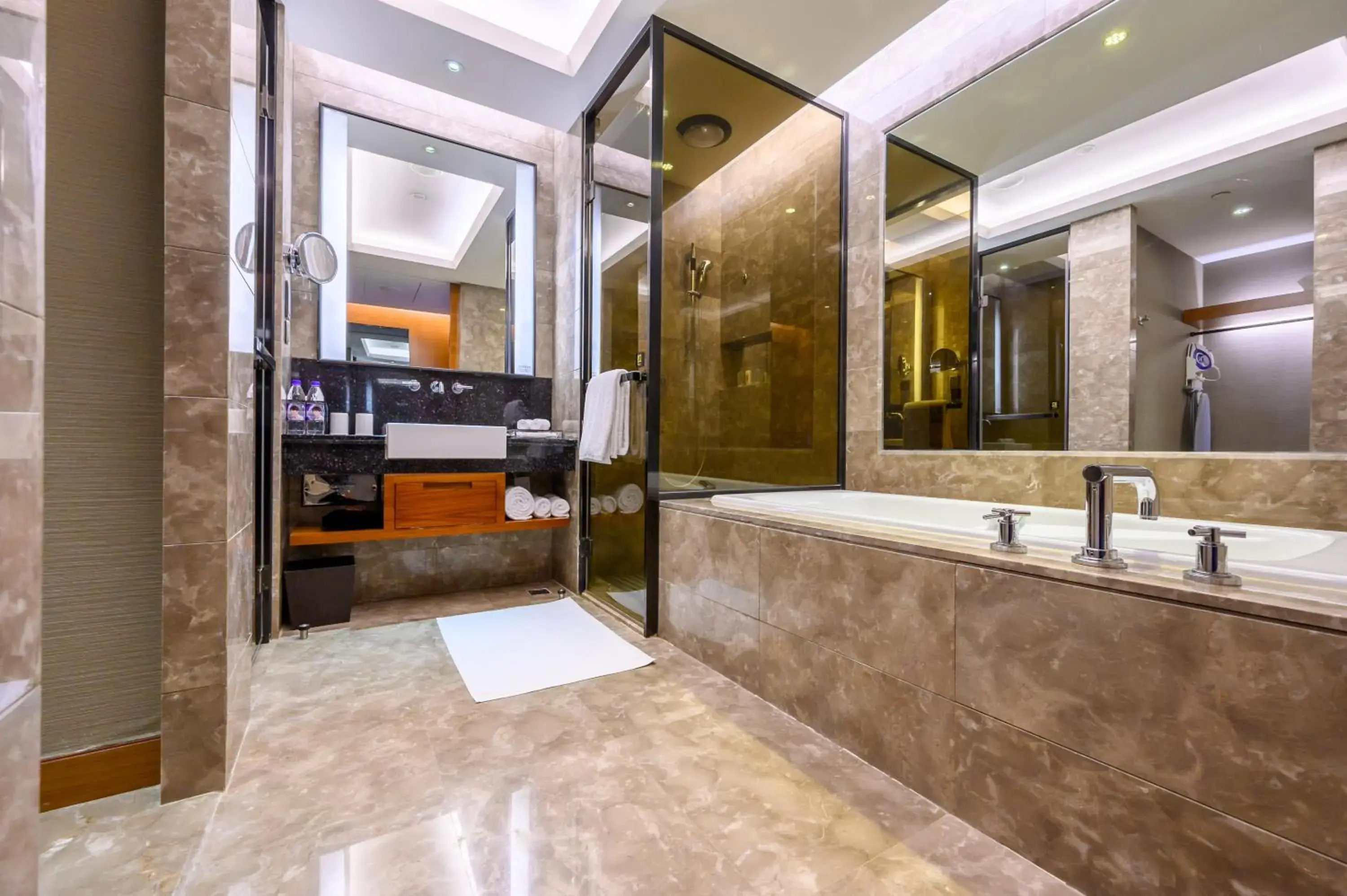 Bathroom, Lobby/Reception in Crowne Plaza Huizhou, an IHG Hotel