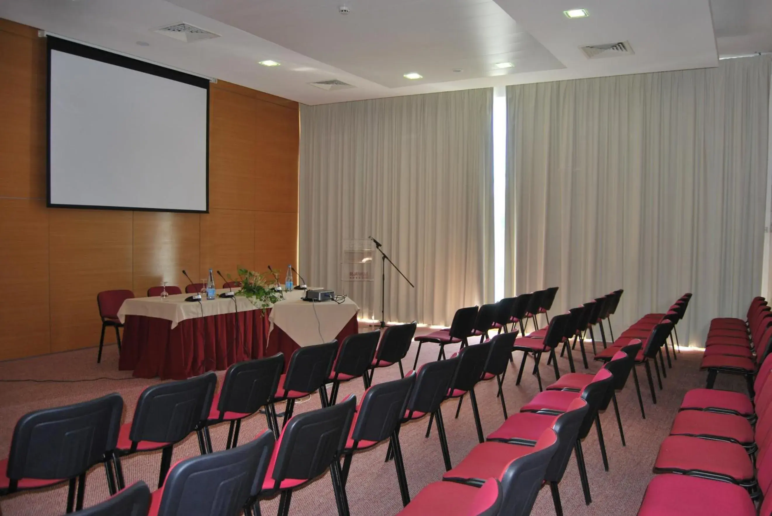 Banquet/Function facilities, Business Area/Conference Room in BejaParque Hotel