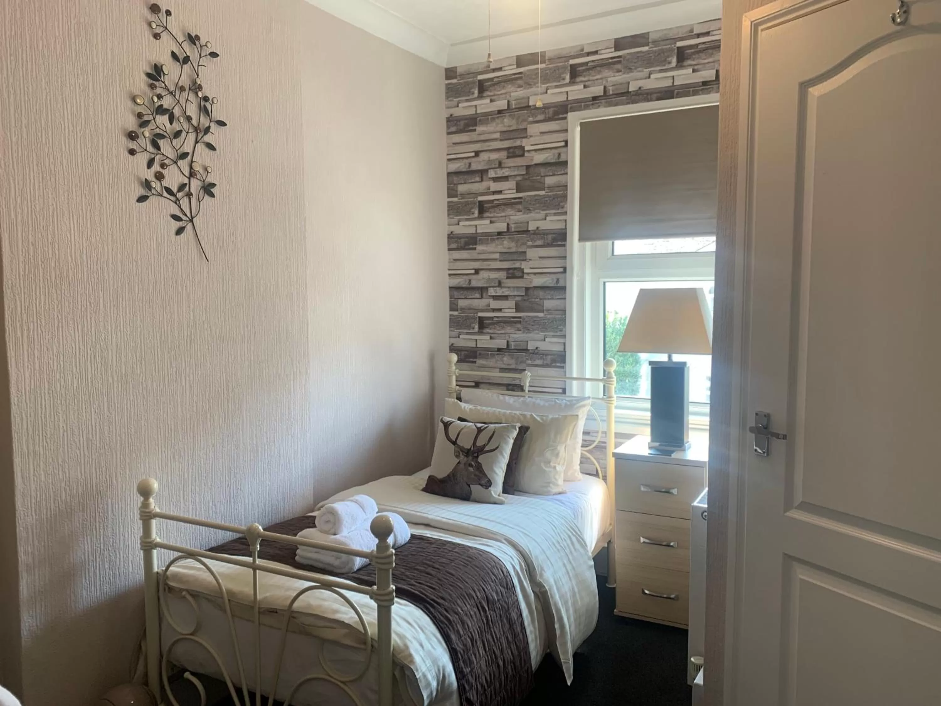 Bedroom, Bed in Arran Lodge B&B