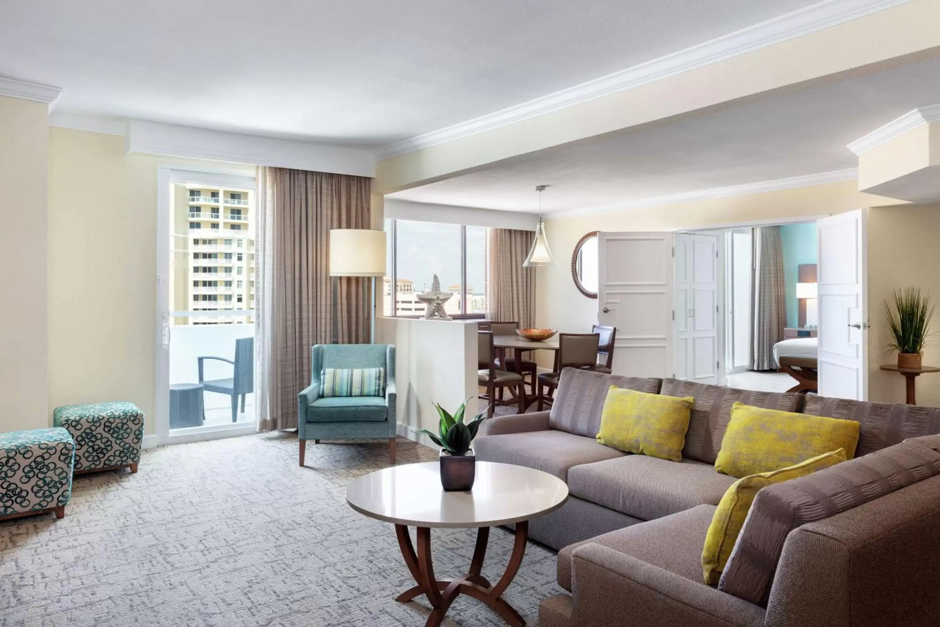 Living room, Seating Area in Hilton Clearwater Beach Resort & Spa