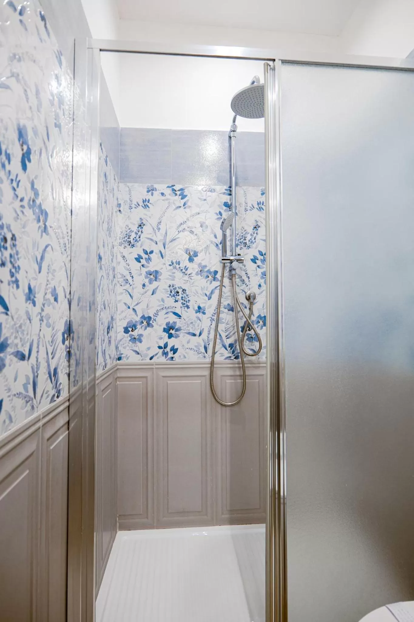 Shower, Bathroom in Bosco Mattavona