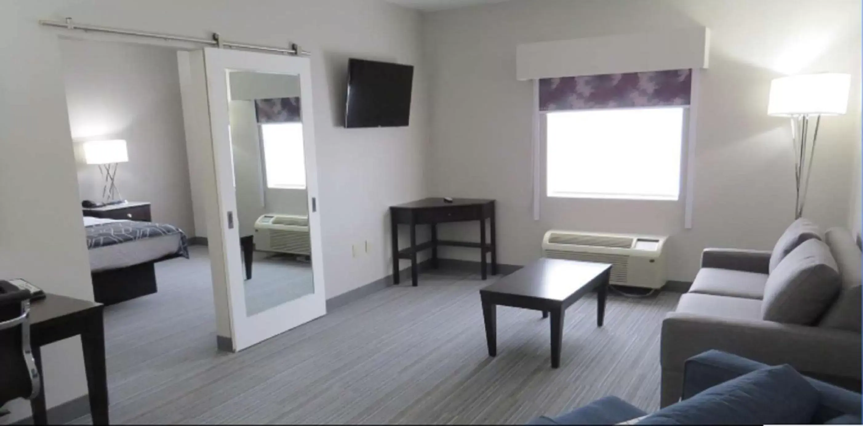 Living room, Seating Area in Best Western Plus Wilkes Barre-Scranton Airport Hotel
