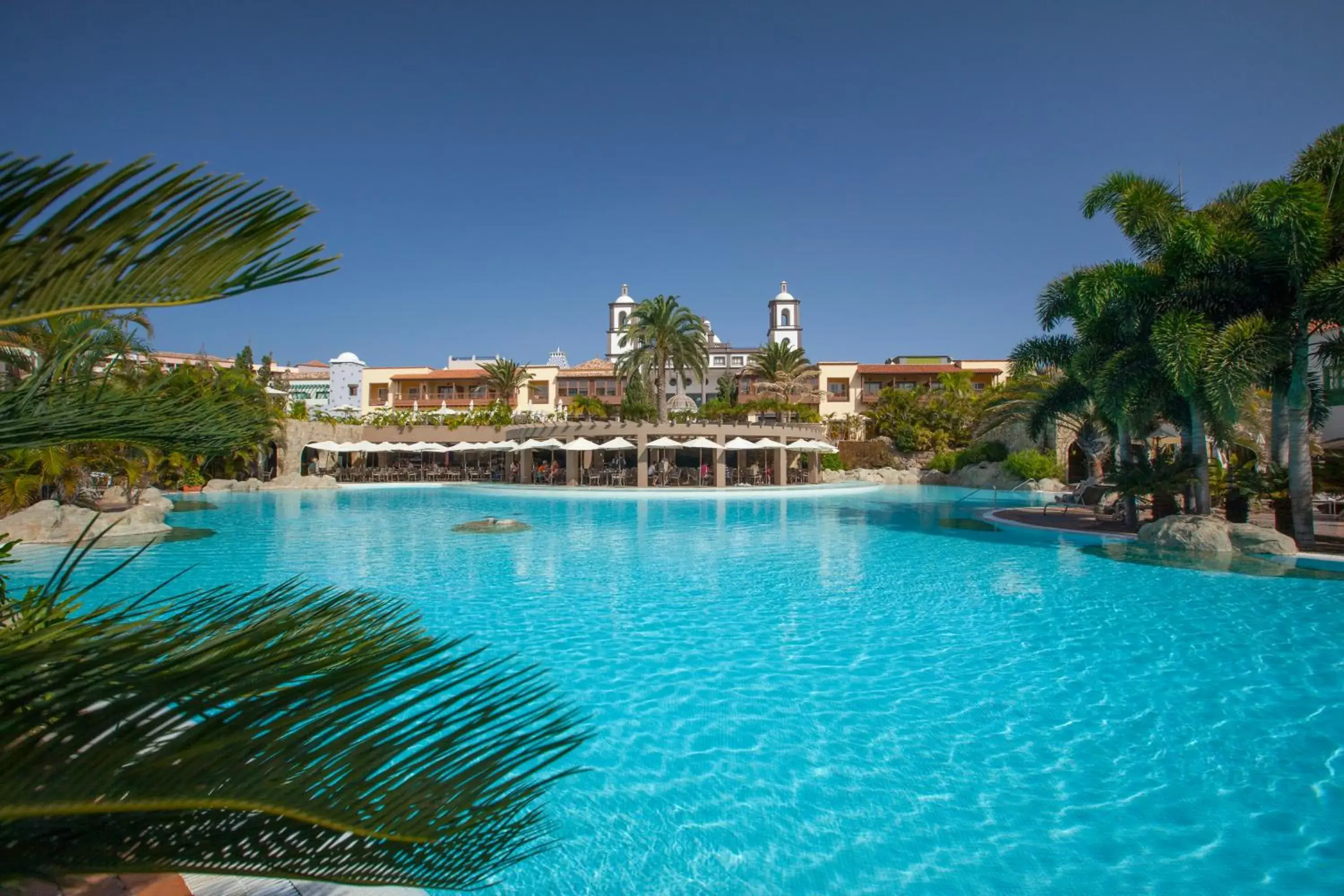 Swimming pool in Lopesan Villa del Conde Resort & Thalasso Swimming pool in Lopesan Villa del Conde Resort & Thalasso