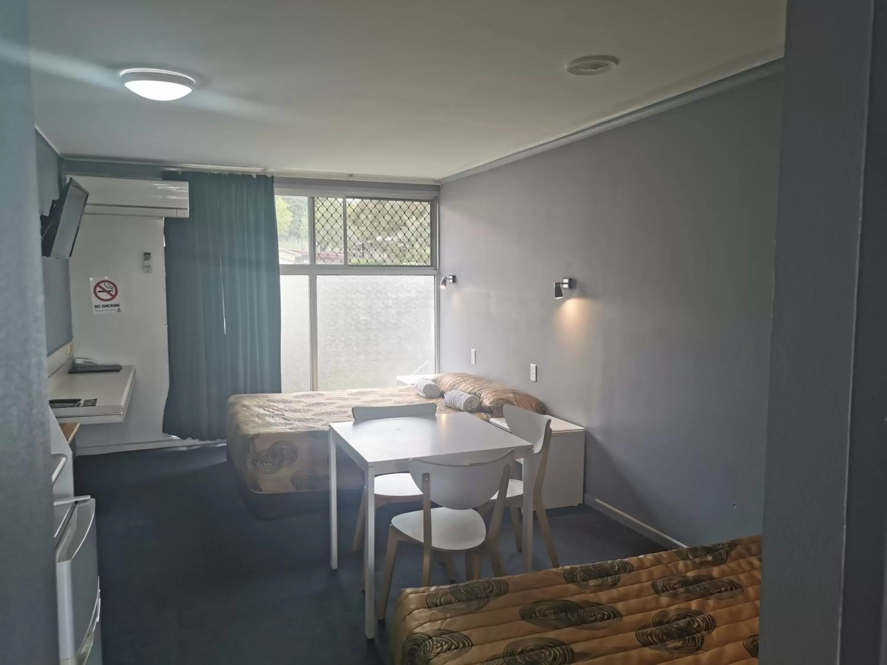 Bedroom, Dining Area in Central Motel Ipswich