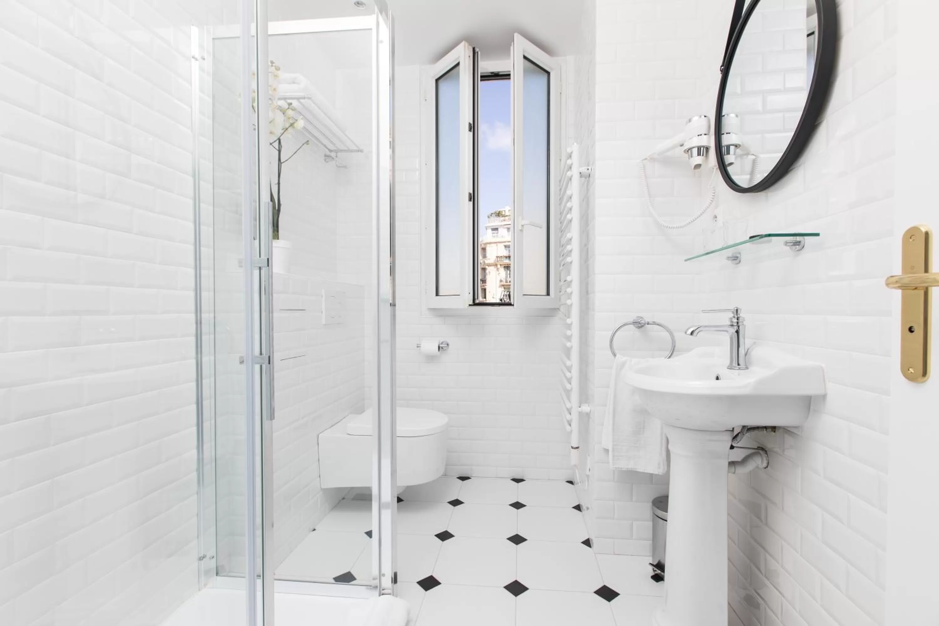 Shower in Arome Hôtel