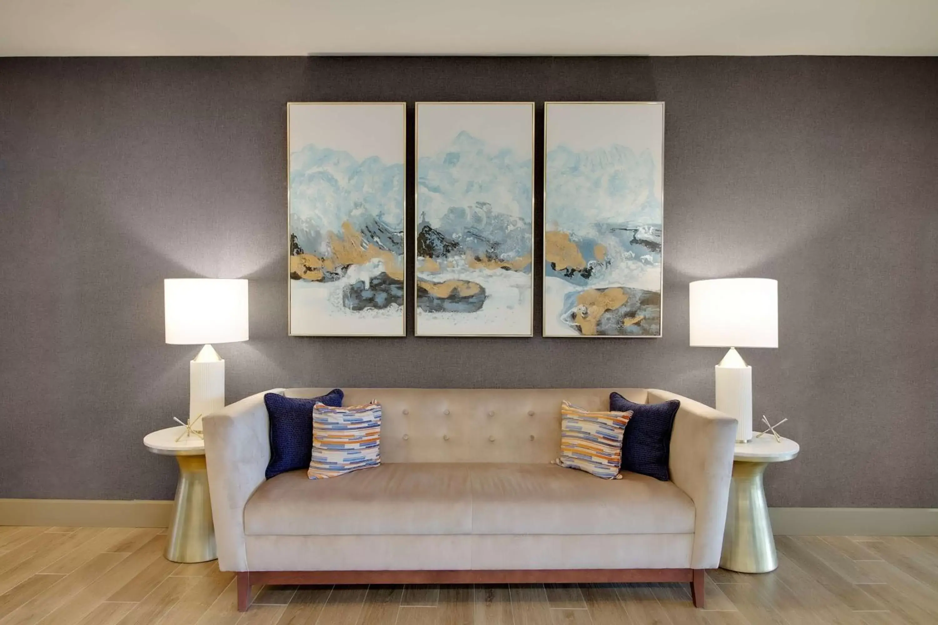 Lobby or reception in Hampton Inn Birmingham-Colonnade 280 Lobby or reception in Hampton Inn Birmingham-Colonnade 280