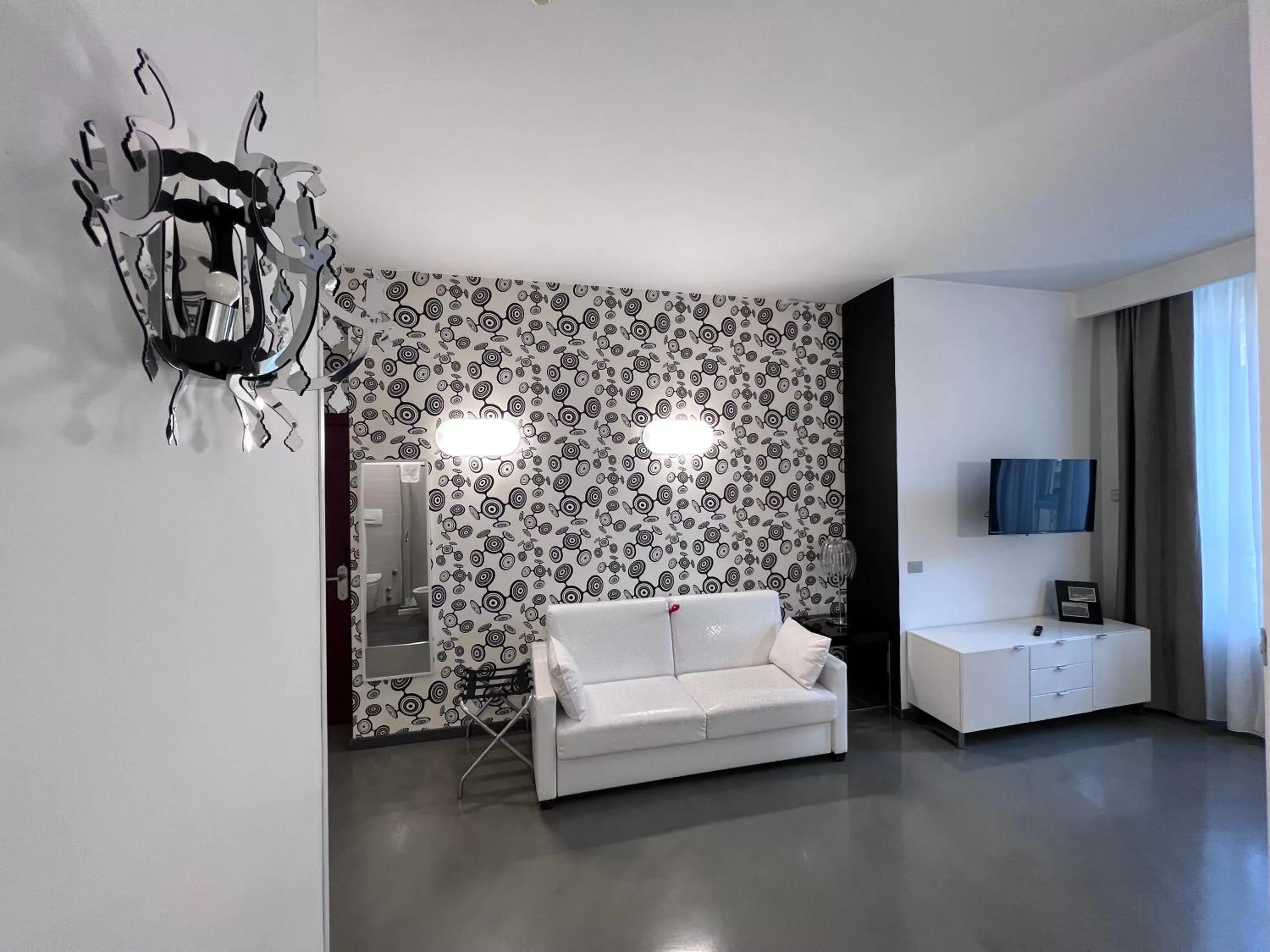 Photo of the whole room, Bed in Residence Star