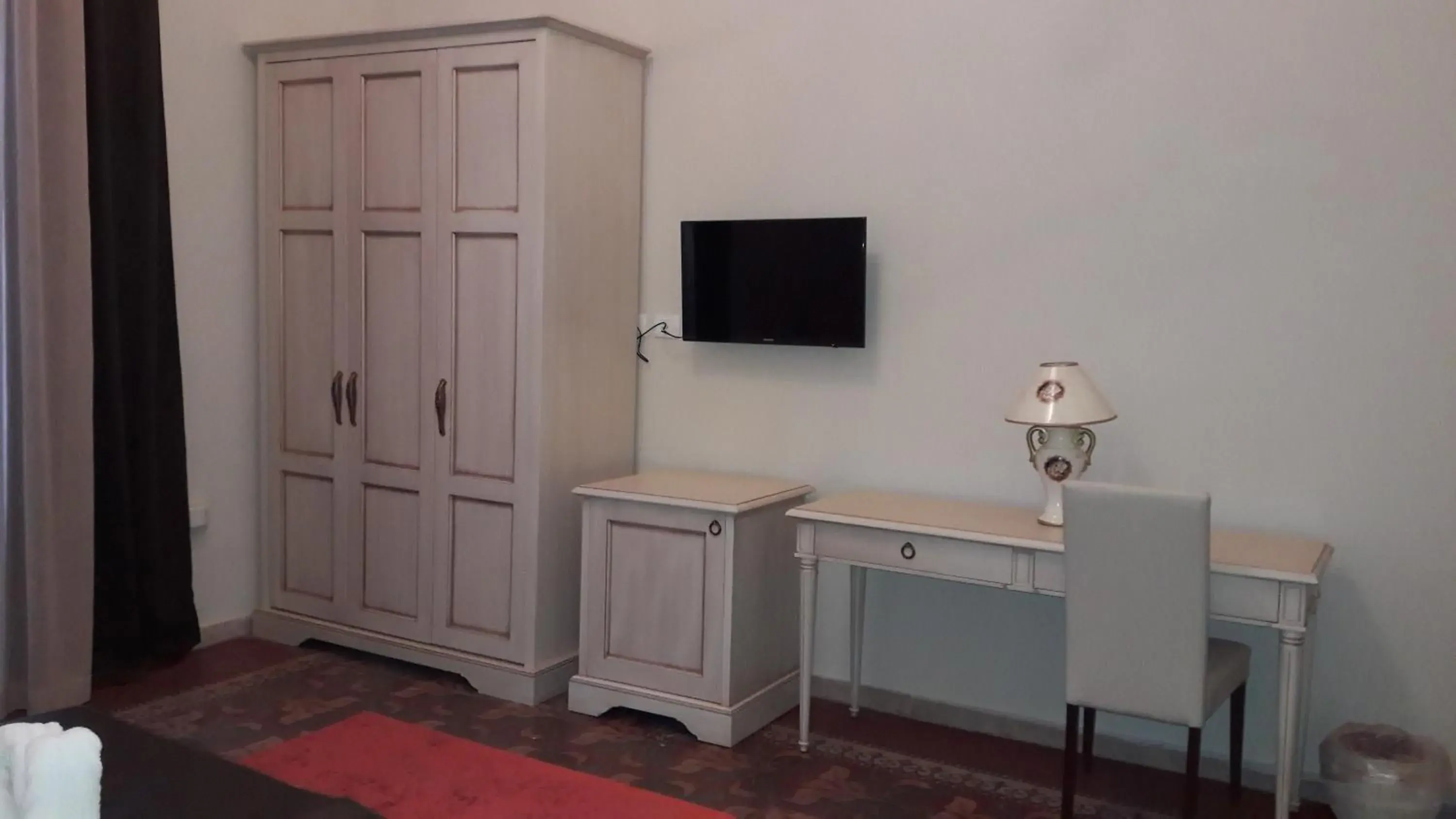 TV and multimedia, TV/Entertainment Center in Umberto House Catania