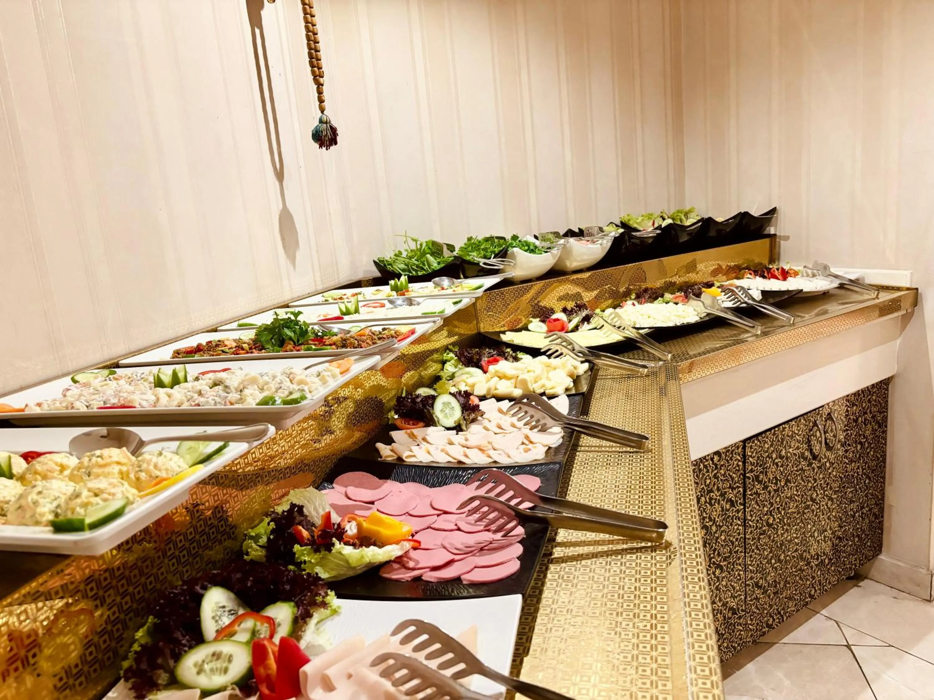 Food and drinks in Askoc Hotel & SPA