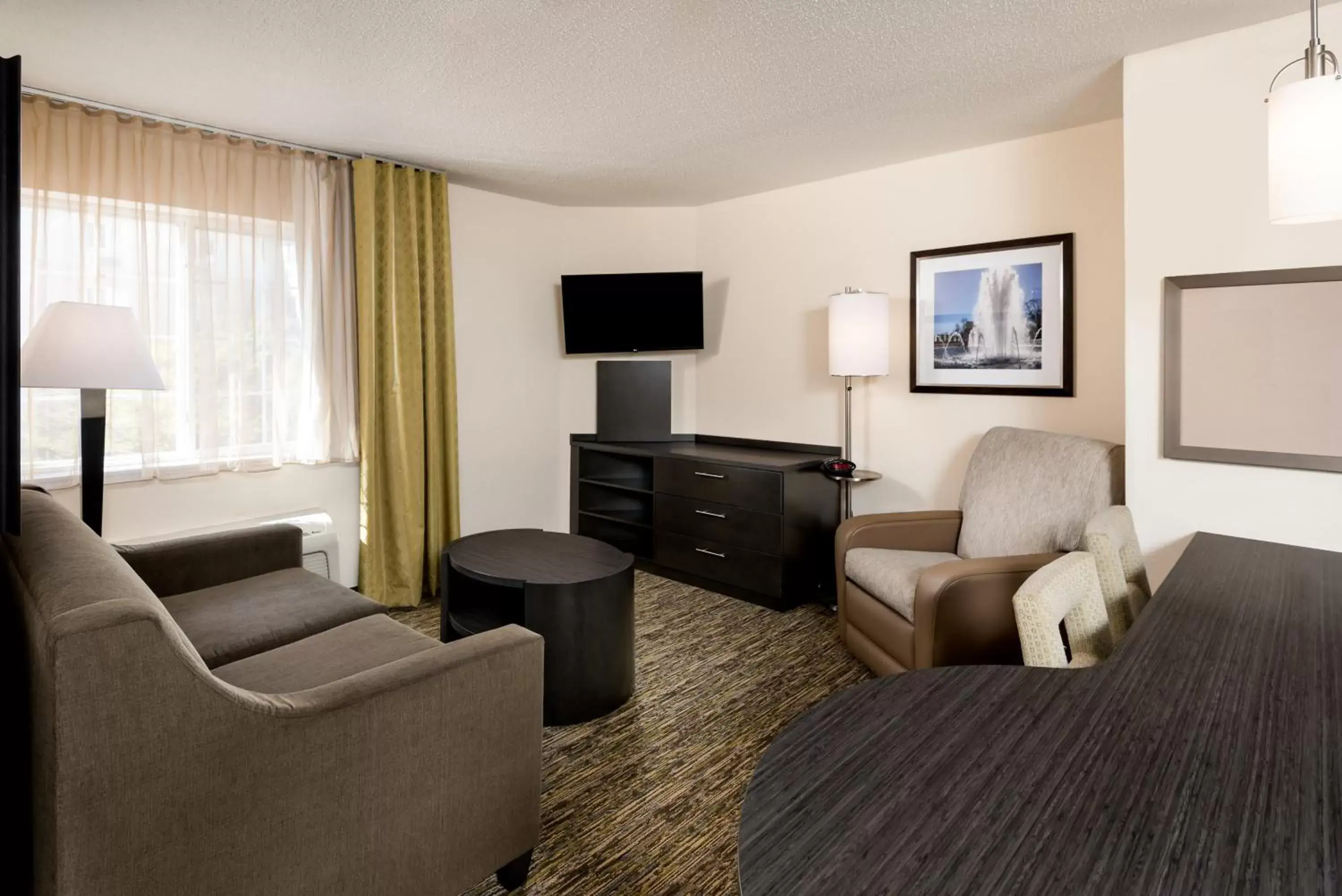 Photo of the whole room, Seating Area in Candlewood Suites Sterling, an IHG Hotel