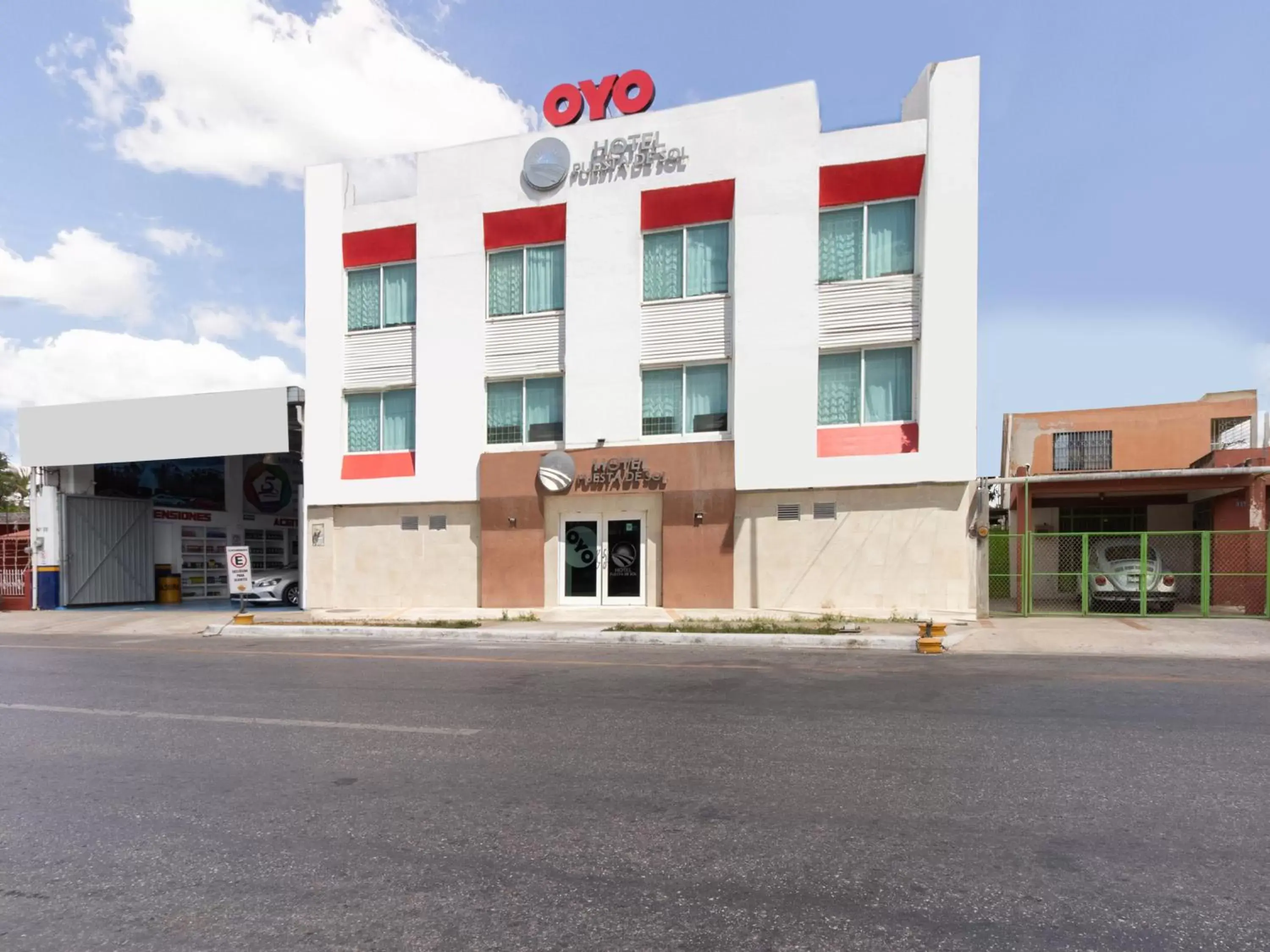 Facade/entrance, Property Building in OYO Hotel Puesta del Sol, Santa Ana, Campeche