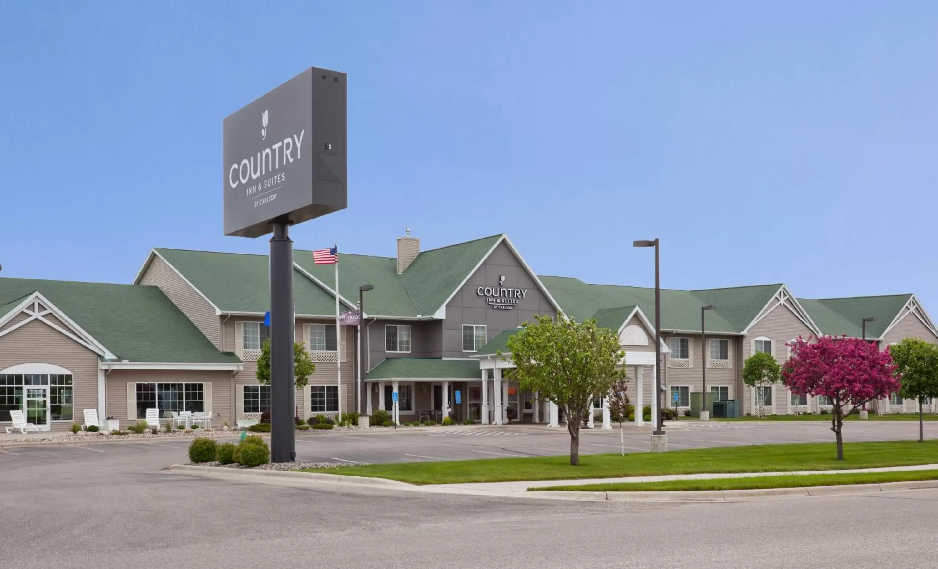 Facade/entrance, Property Building in Country Inn & Suites by Radisson, Willmar, MN