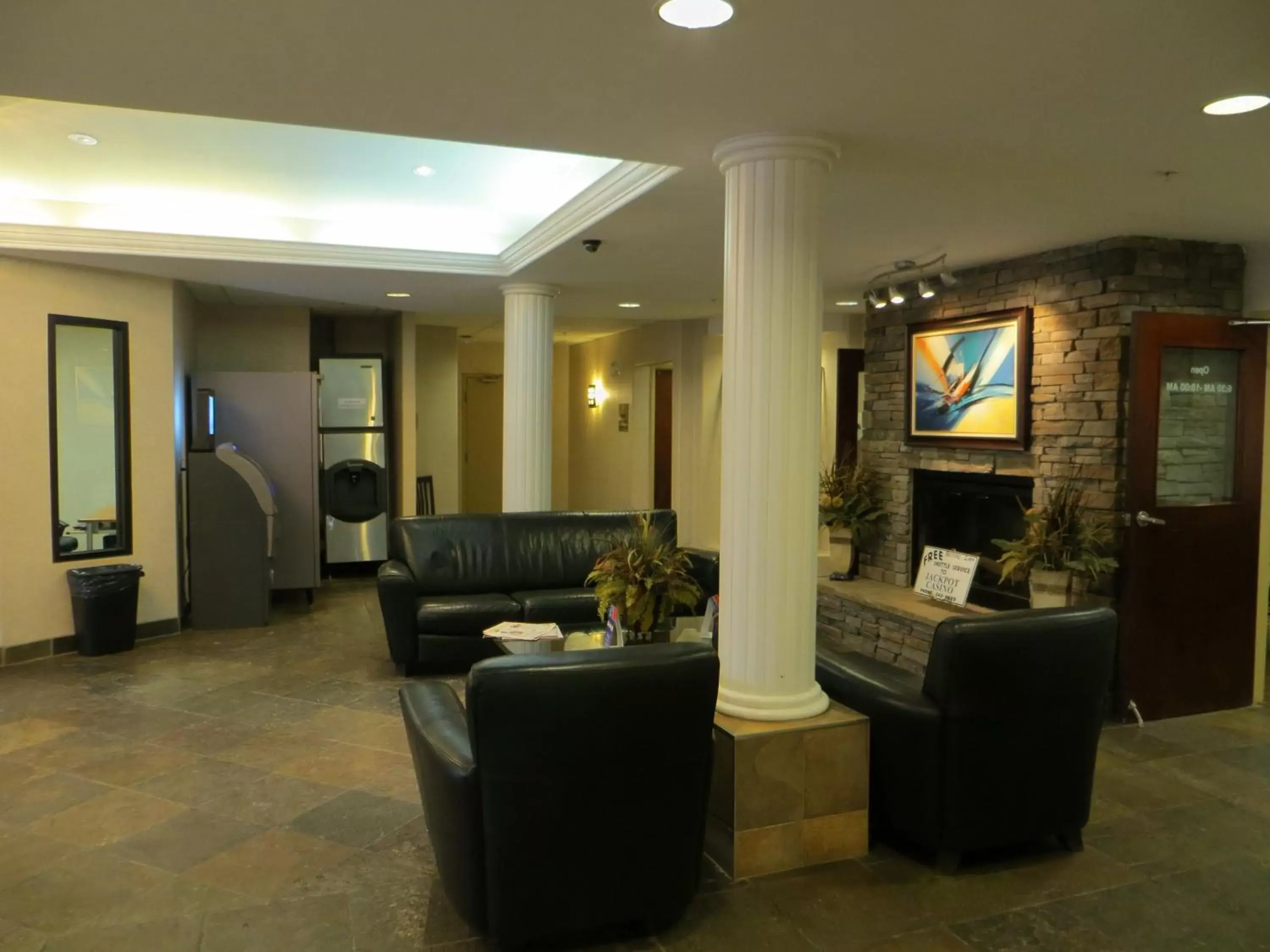 Lobby or reception, Lobby/Reception in Super 8 by Wyndham Red Deer City Centre