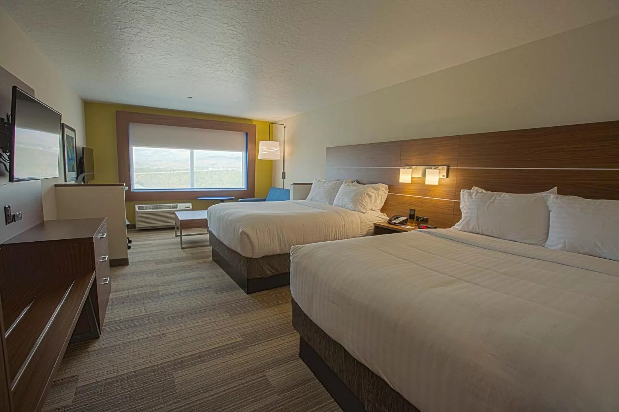 Photo of the whole room, Bed in Holiday Inn Express & Suites Boise Airport by IHG