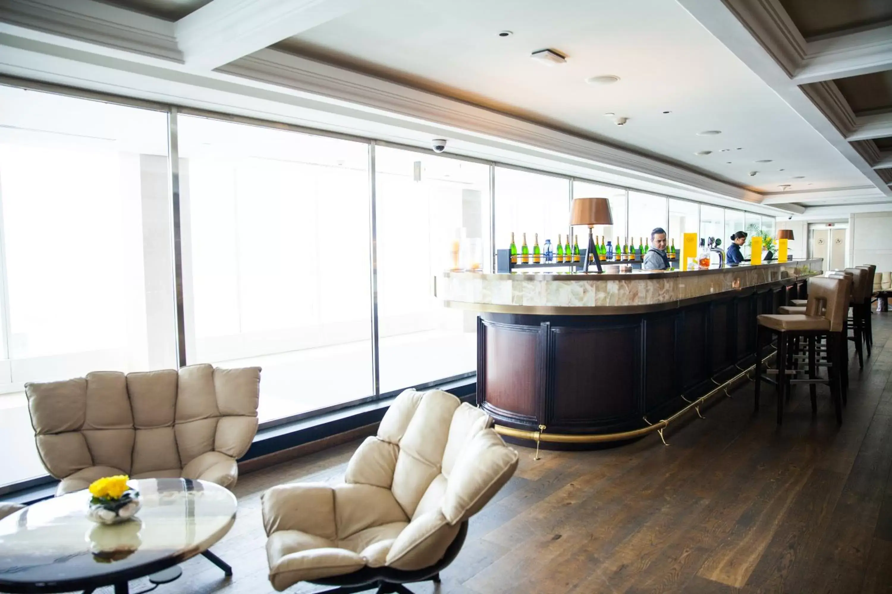 Lounge or bar in voco Dubai, an IHG Hotel