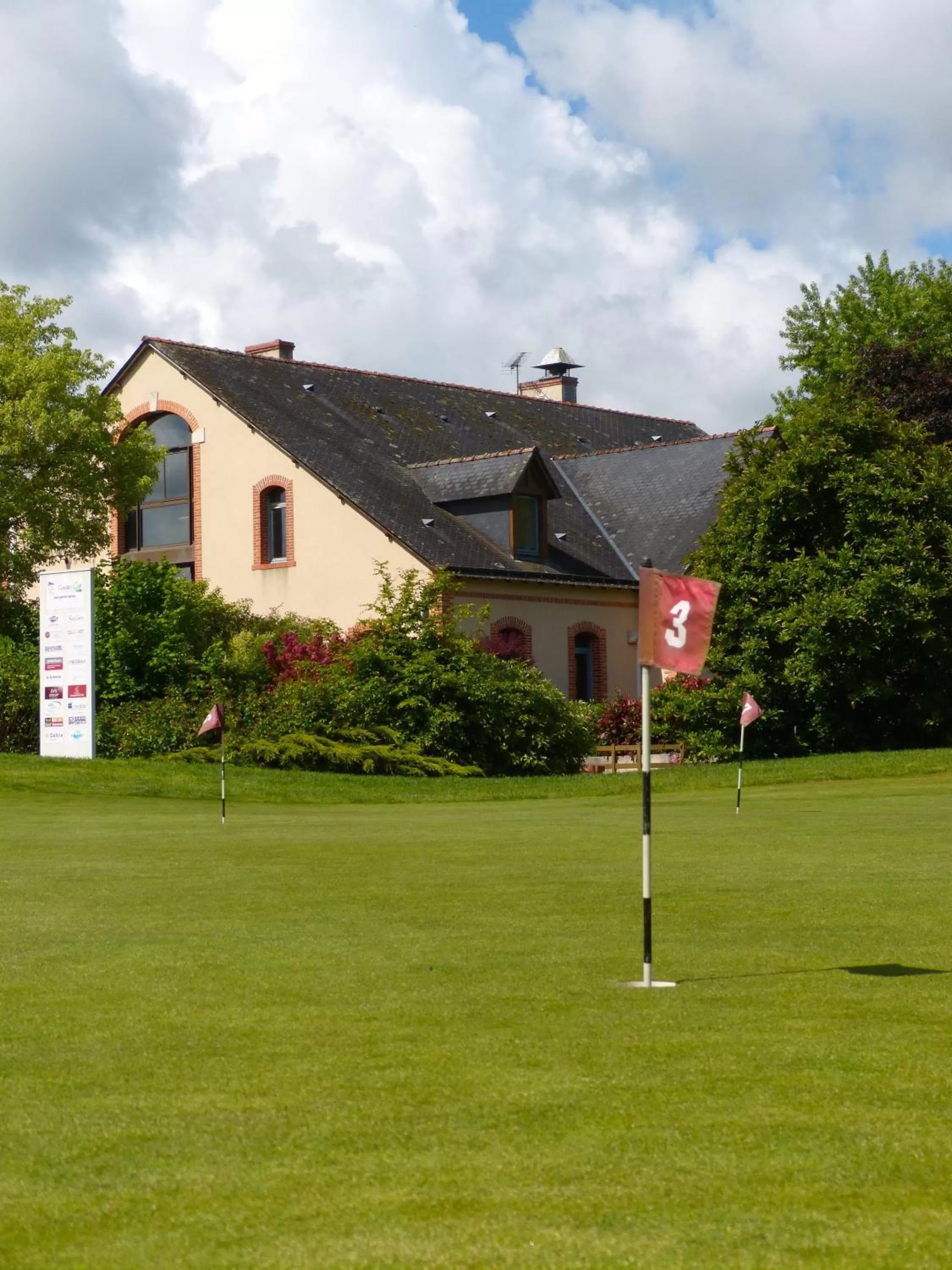 Facade/entrance, Property Building in Anjou Golf and Country Club