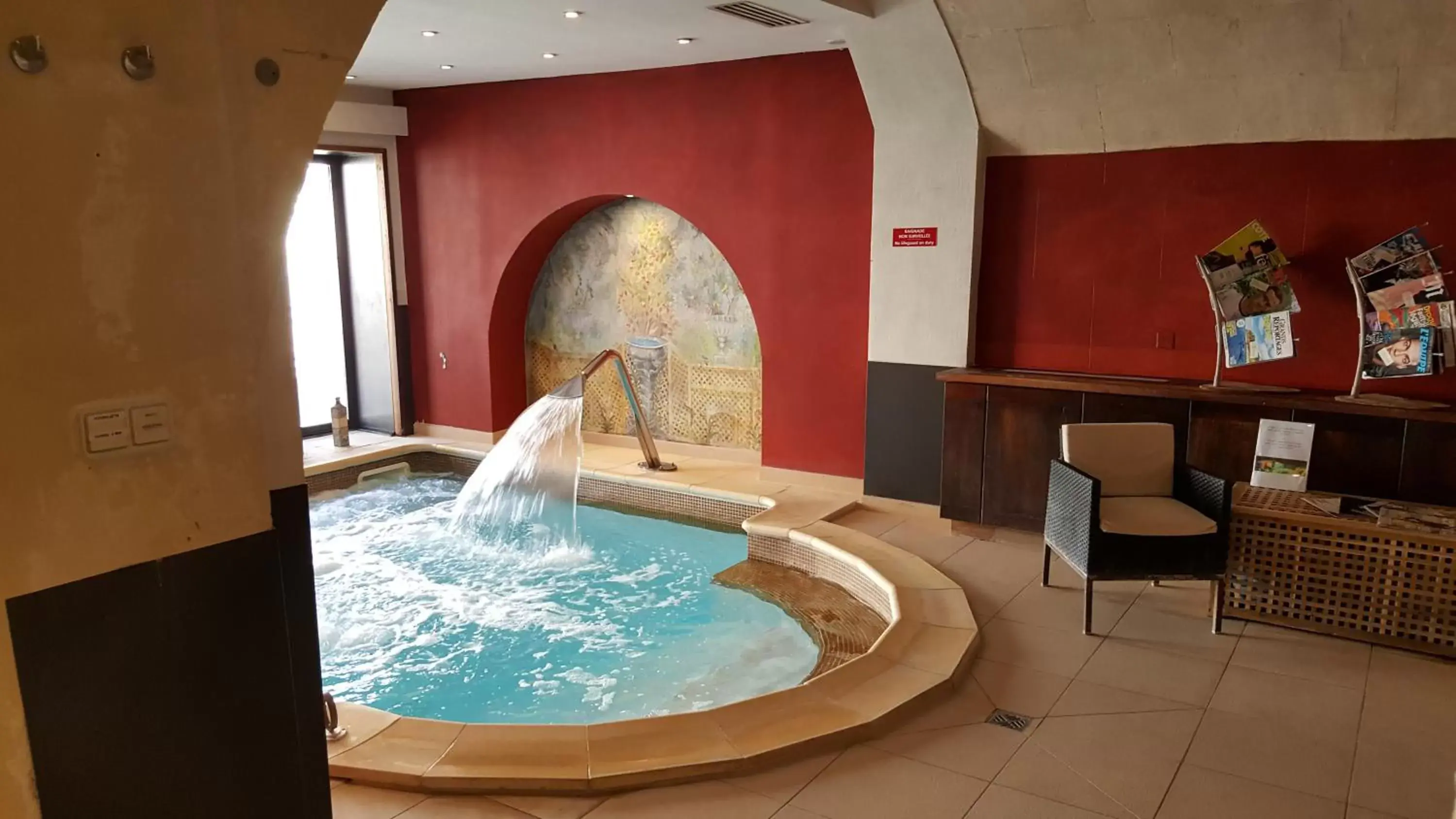 Hot Tub, Swimming Pool in Hotel Spa Le Calendal