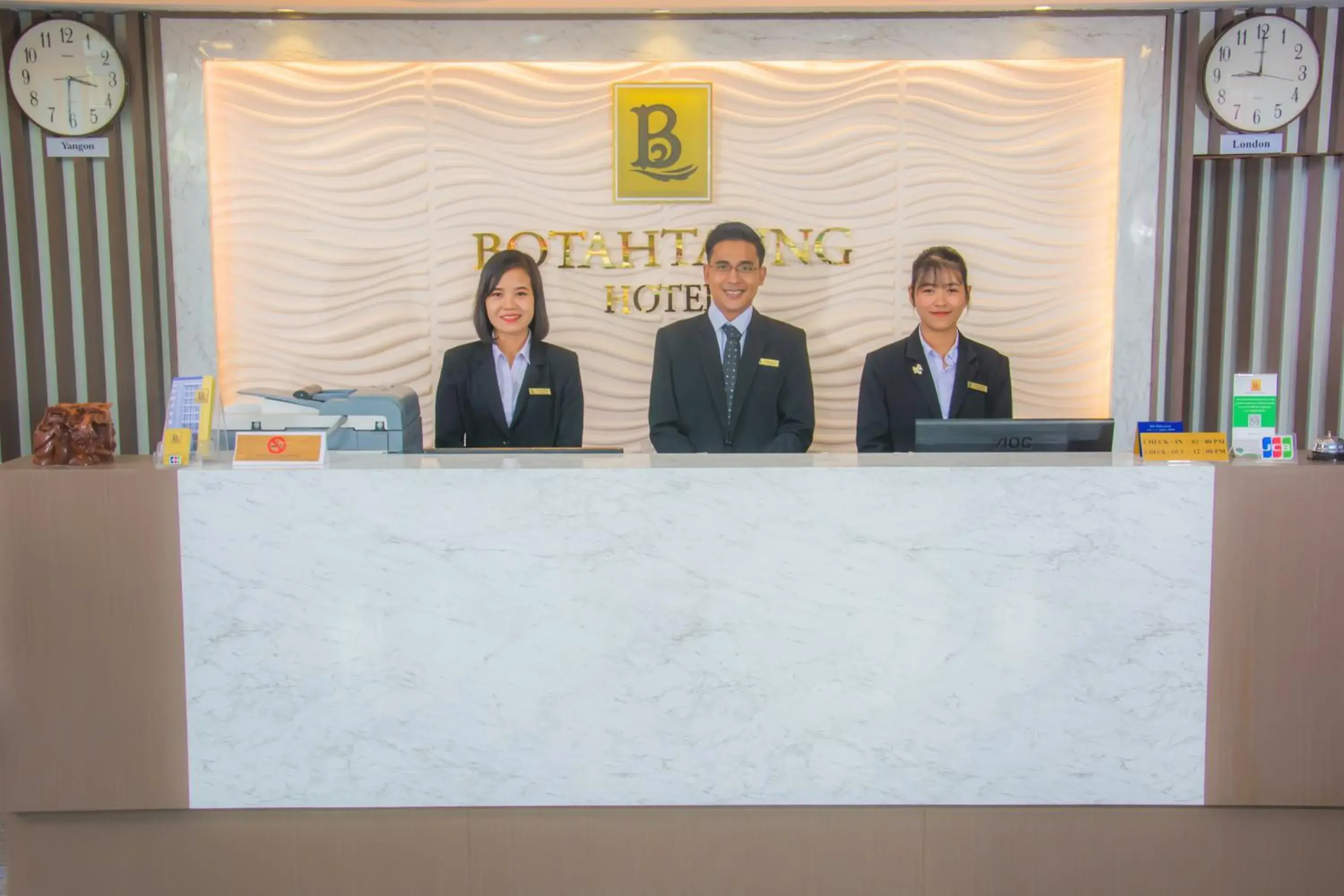 Staff, Lobby/Reception in Botahtaung Hotel