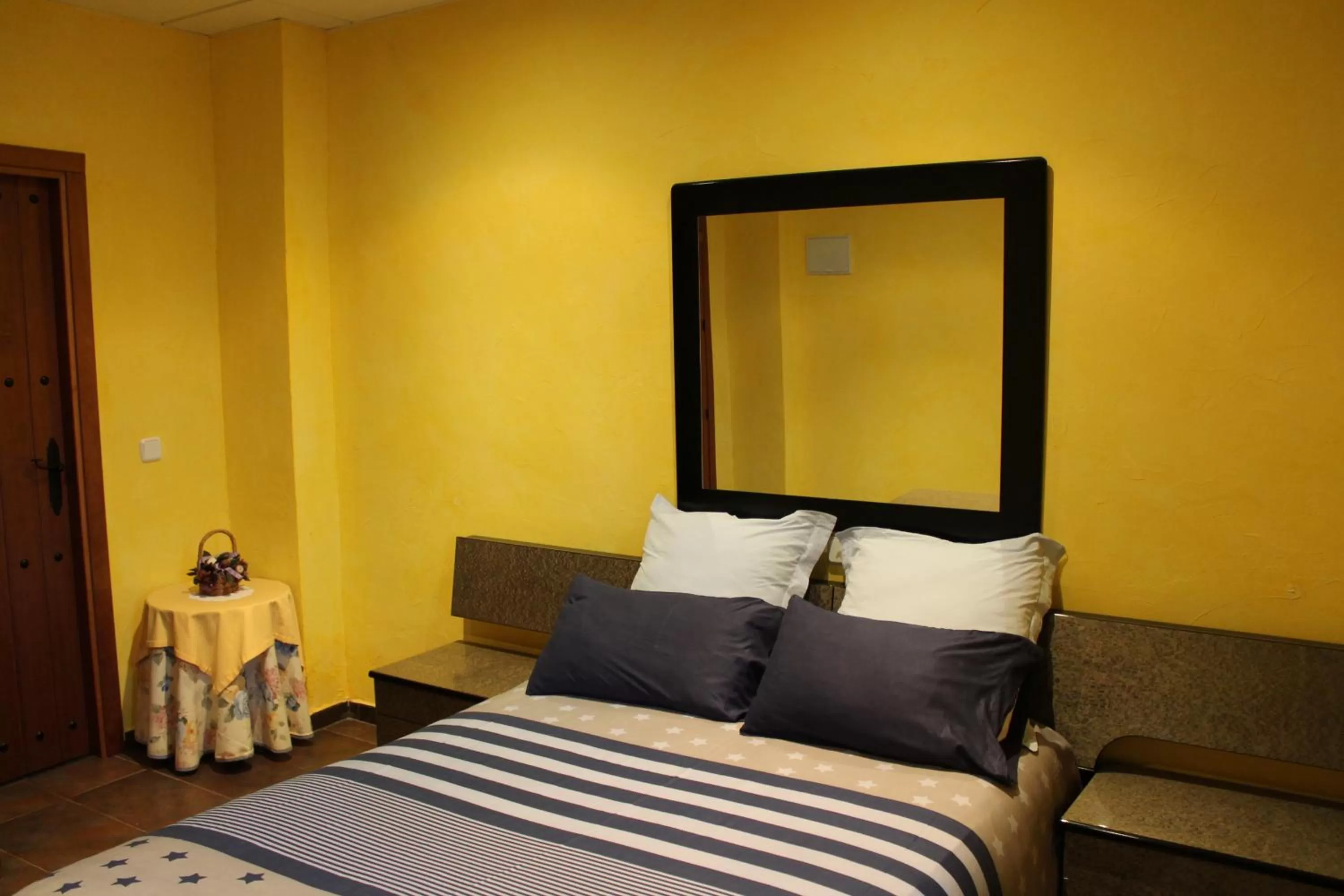 Bed in Hotel Restaurante Sonsoles