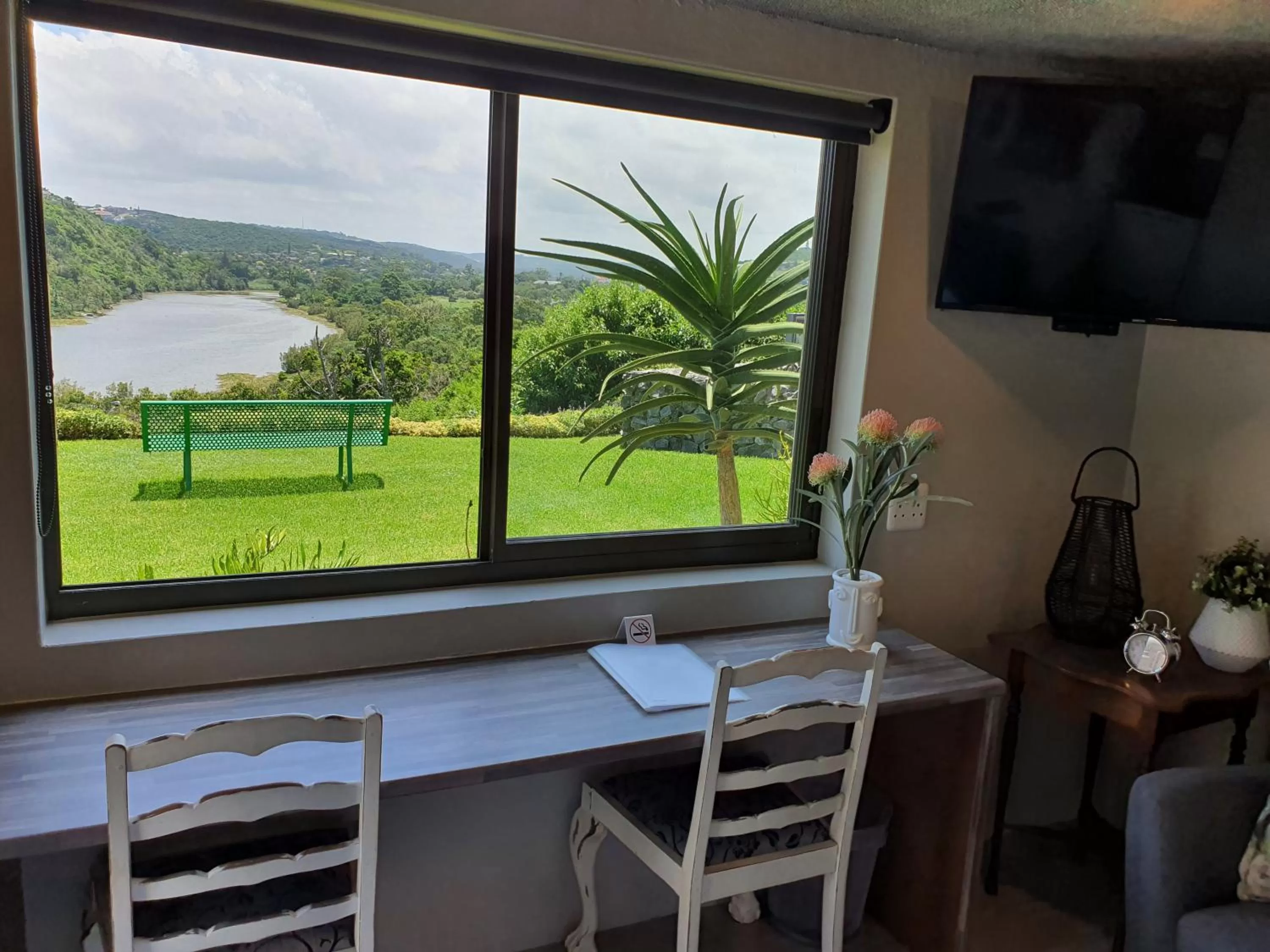 Dining area in Riverview Guesthouse East London