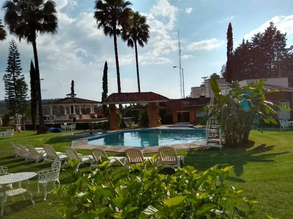 Garden, Swimming Pool in Hotel Villa Monarca Inn