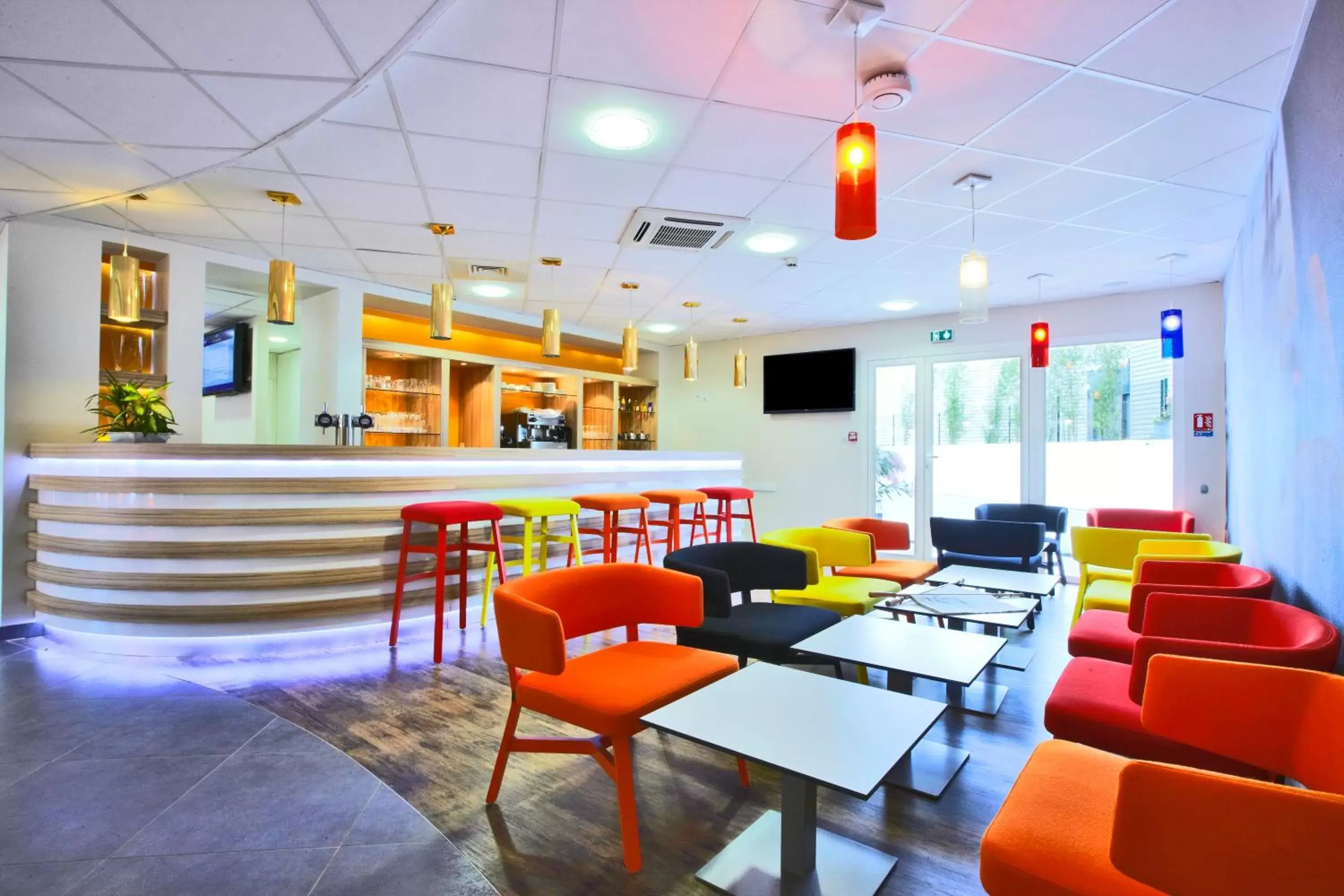 Restaurant/places to eat, Lounge/Bar in Kyriad La Rochelle Centre - Les Minimes