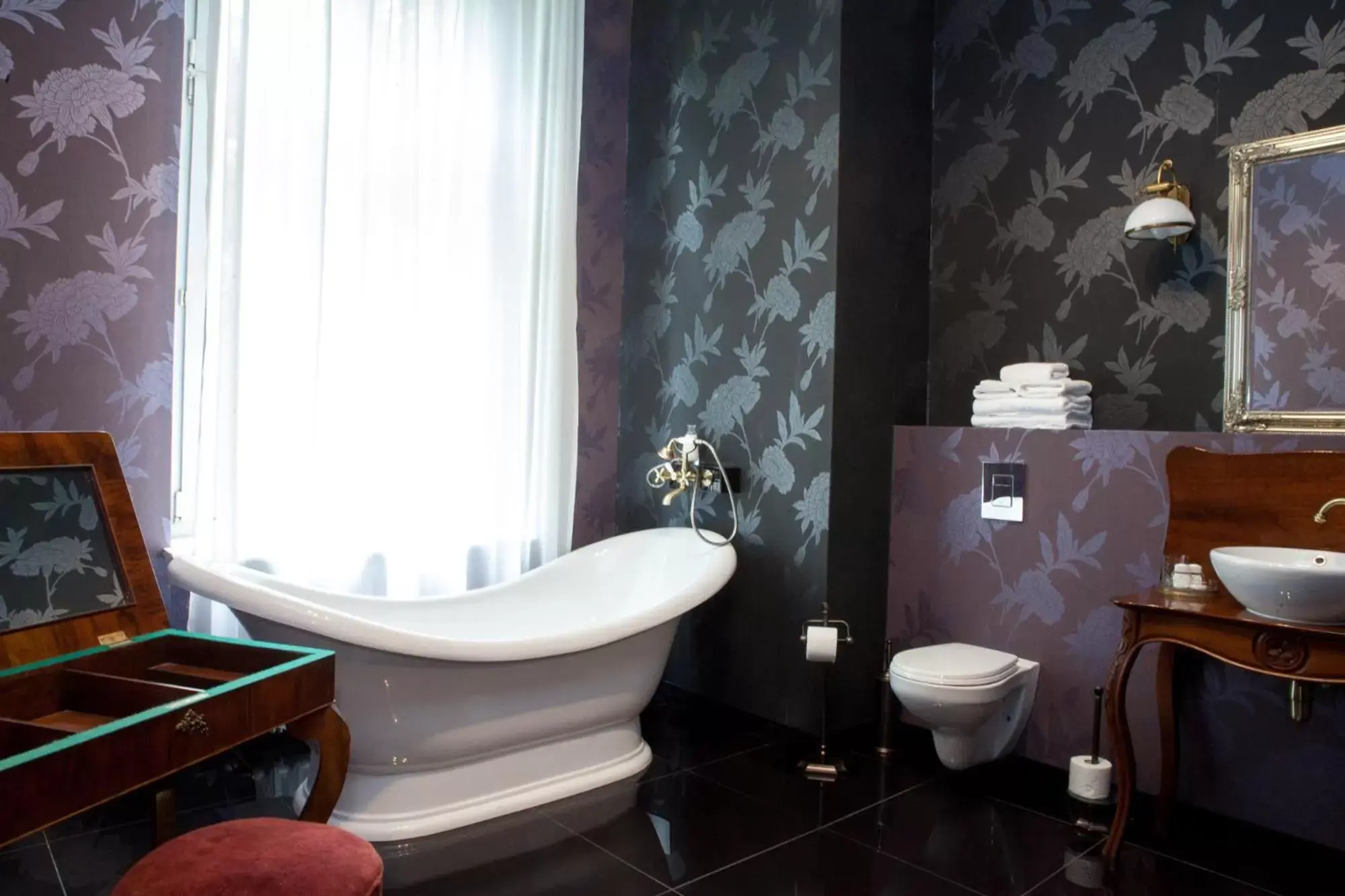 Deluxe King Suite in Matejki 8 Deluxe King Suite in Matejki 8