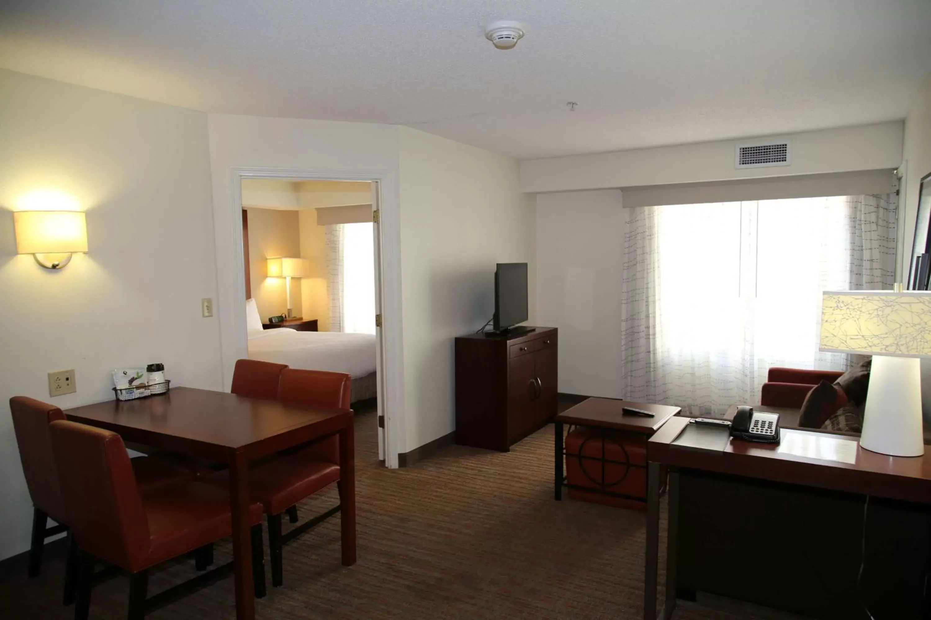 Bed, TV/Entertainment Center in Surface Inn Worthington