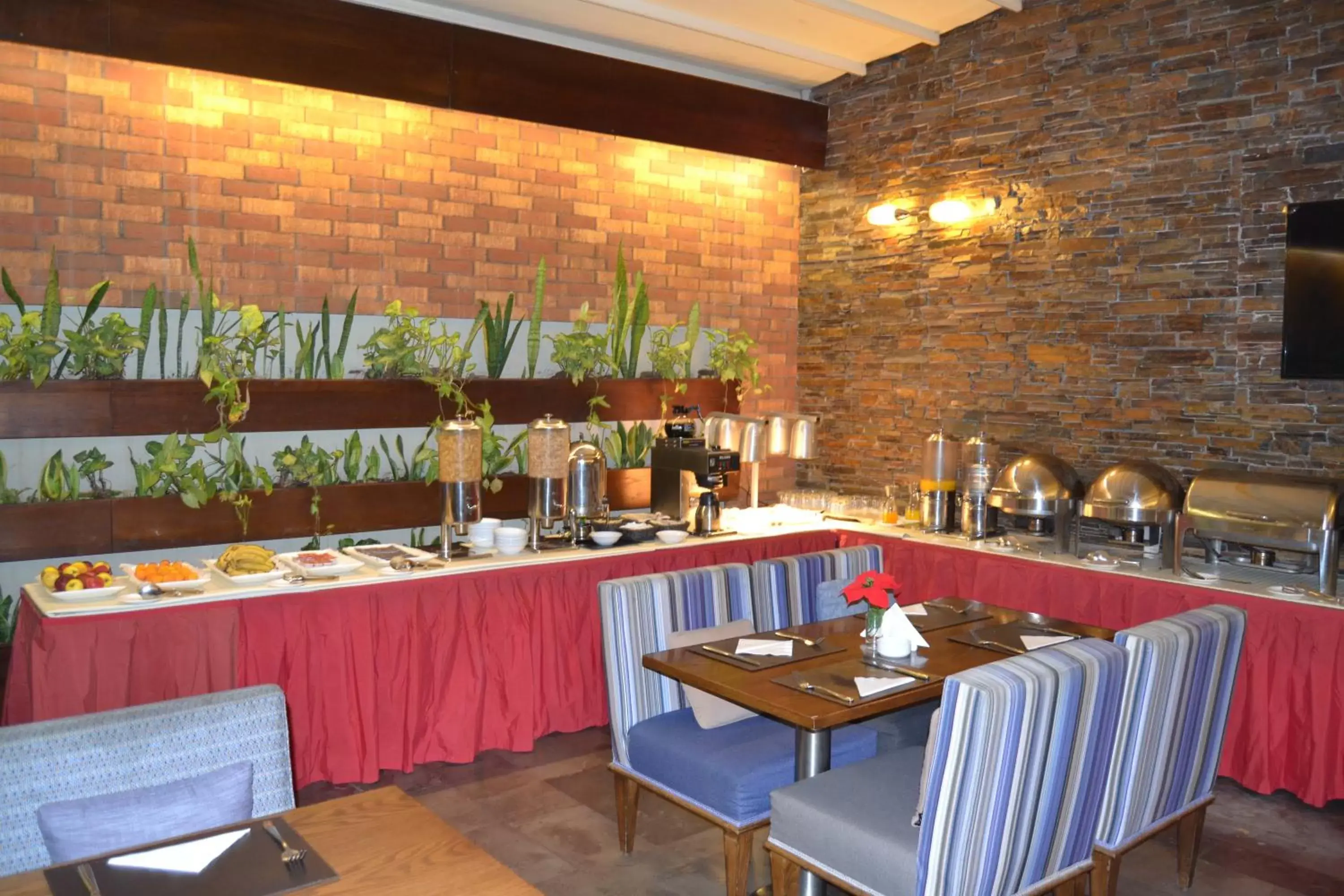Food, Restaurant/Places to Eat in The J Hotel & Spa