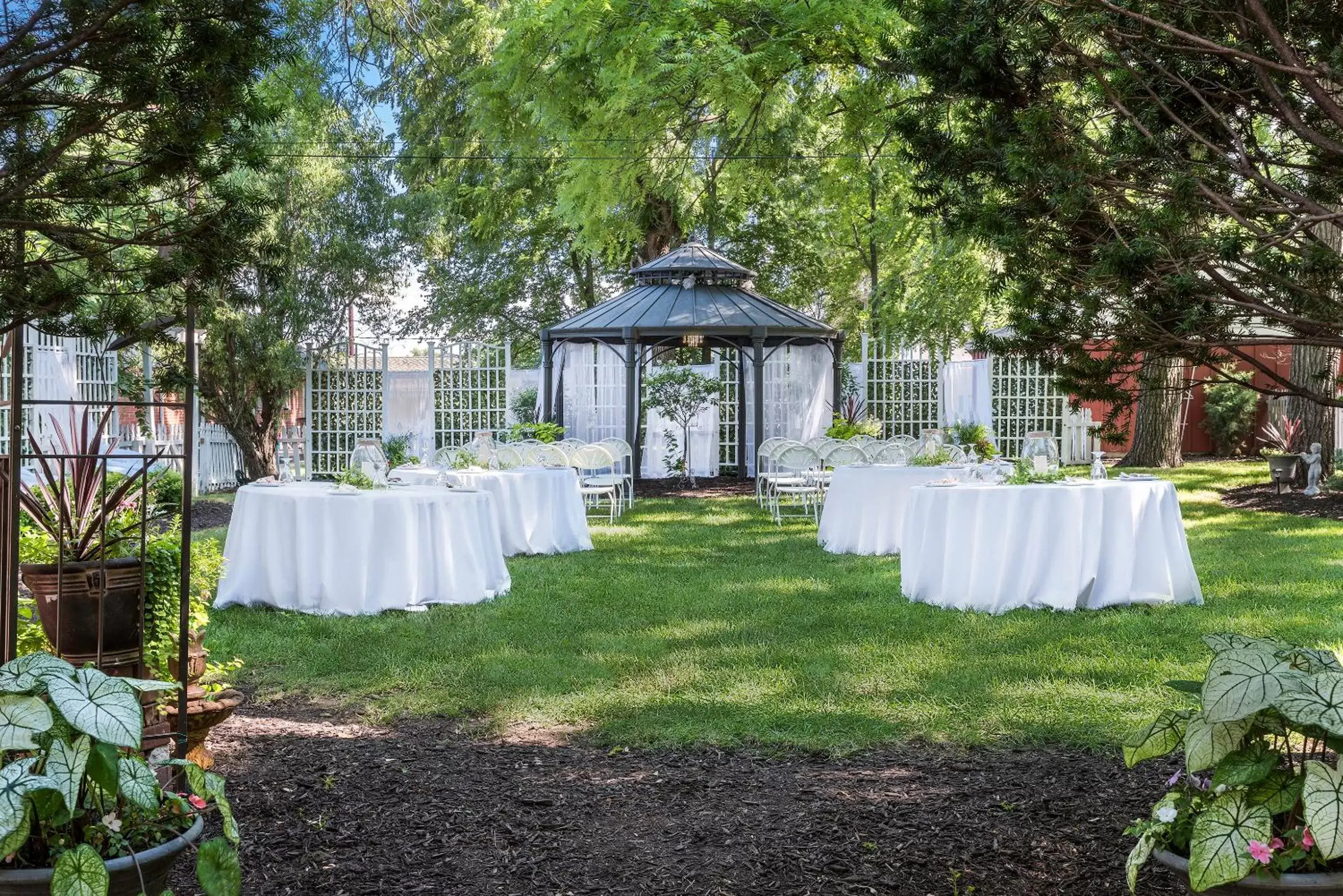 Garden view, Banquet Facilities in Silver Heart Inn & Cottages