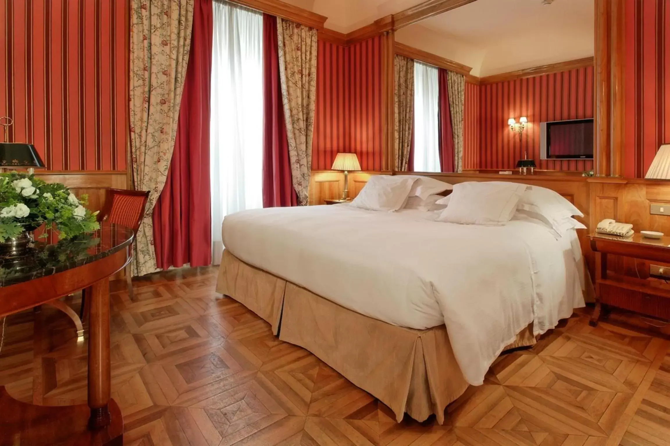 Bed in Grand Hotel Sitea