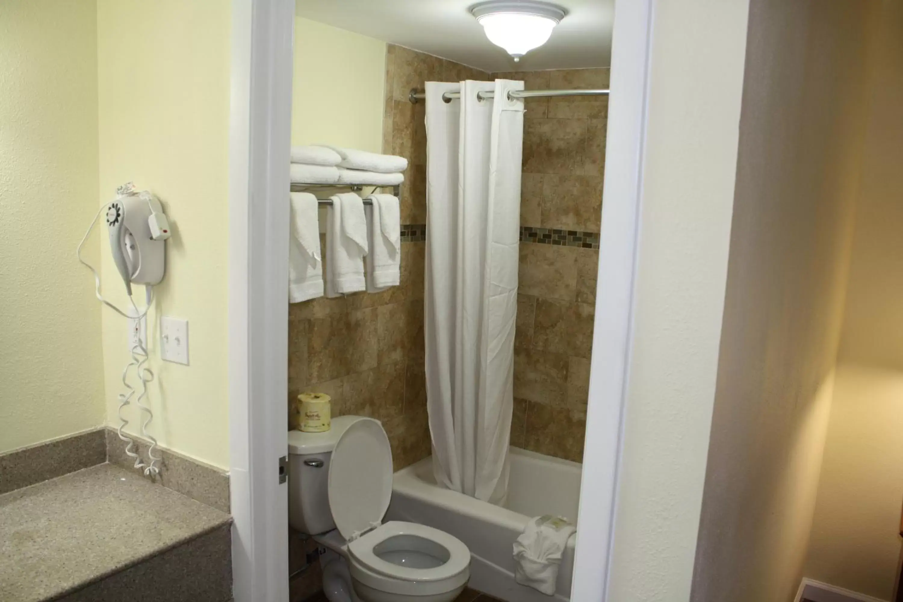 Bathroom in Fairway Inn Florida City Homestead Everglades