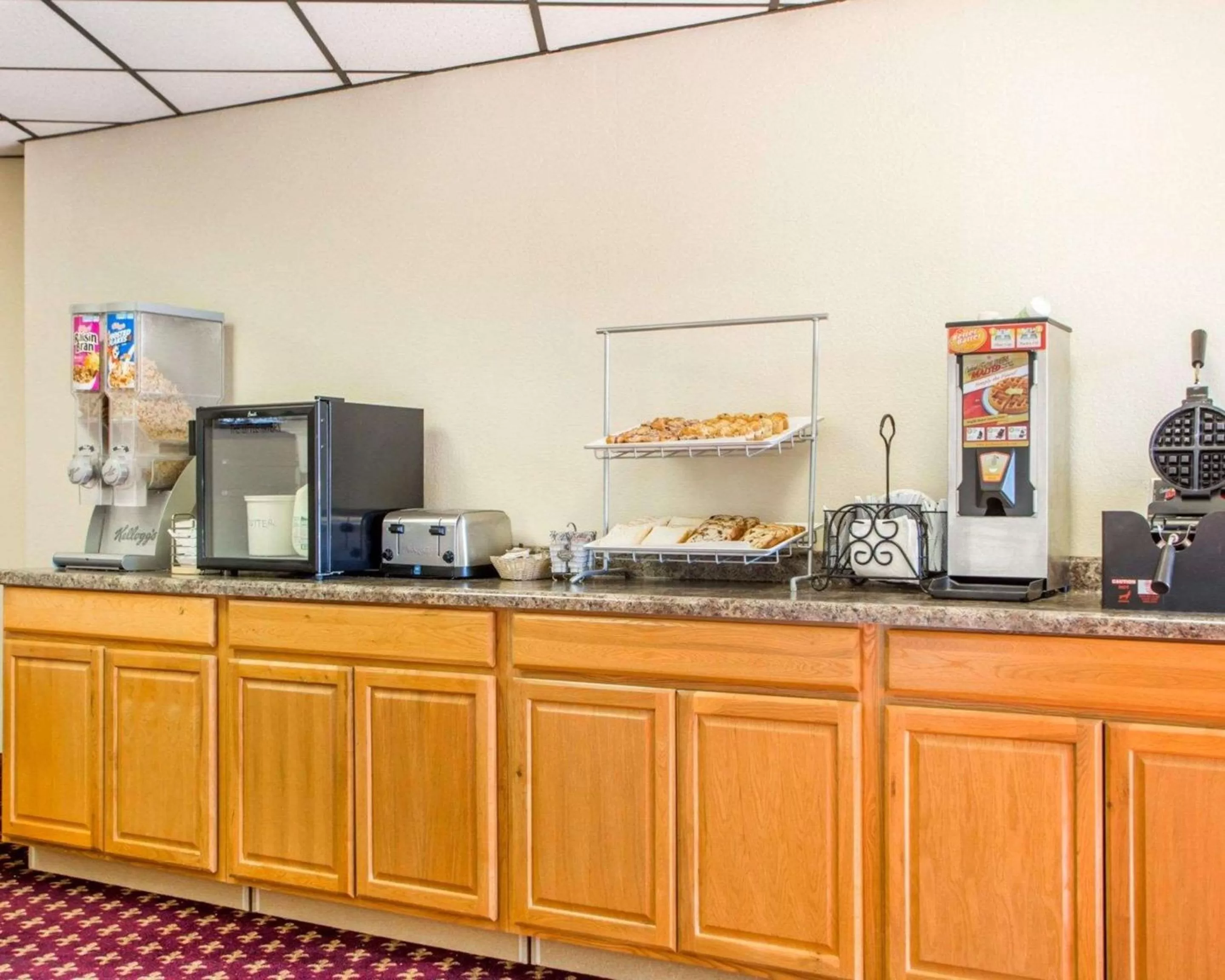 Restaurant/places to eat in University Inn & Suites