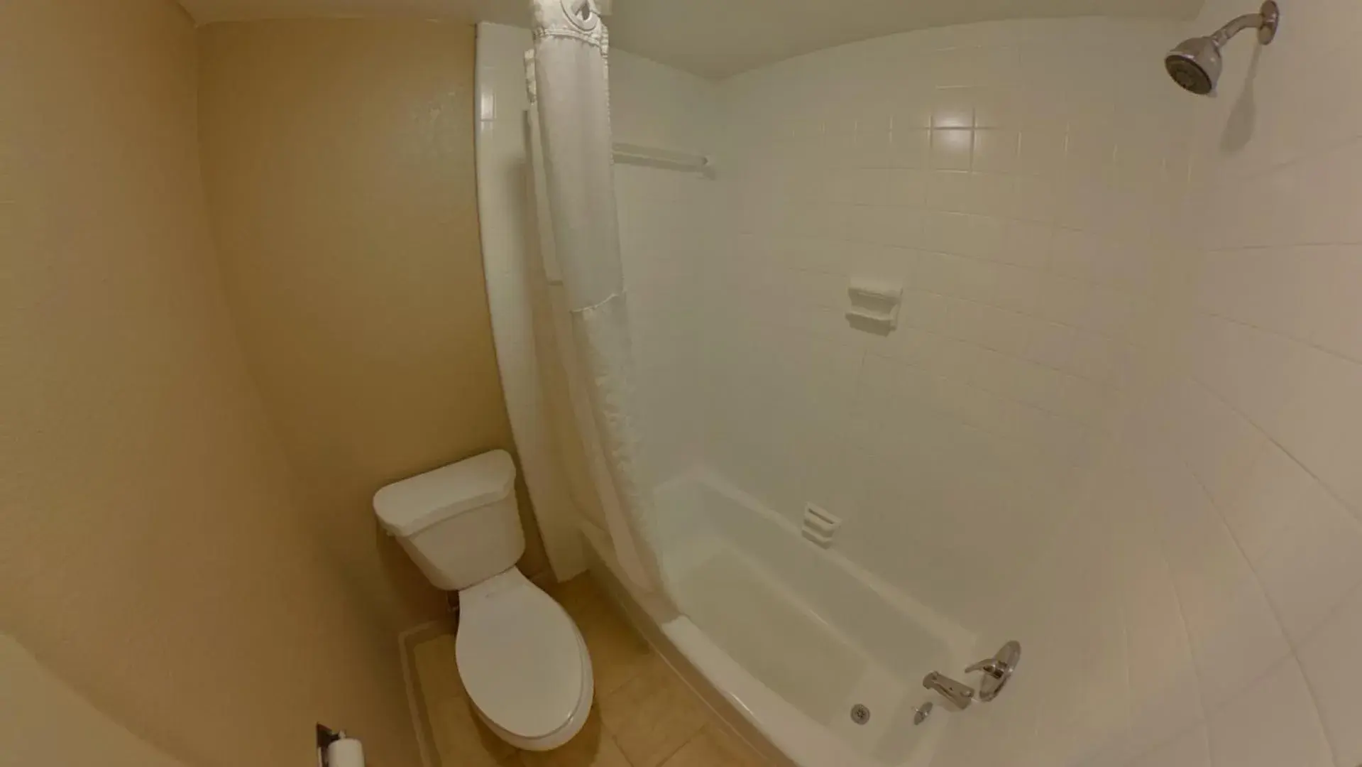 King Room - Non-Smoking in Travelodge by Wyndham Williamsburg Colonial Area King Room - Non-Smoking in Travelodge by Wyndham Williamsburg Colonial Area