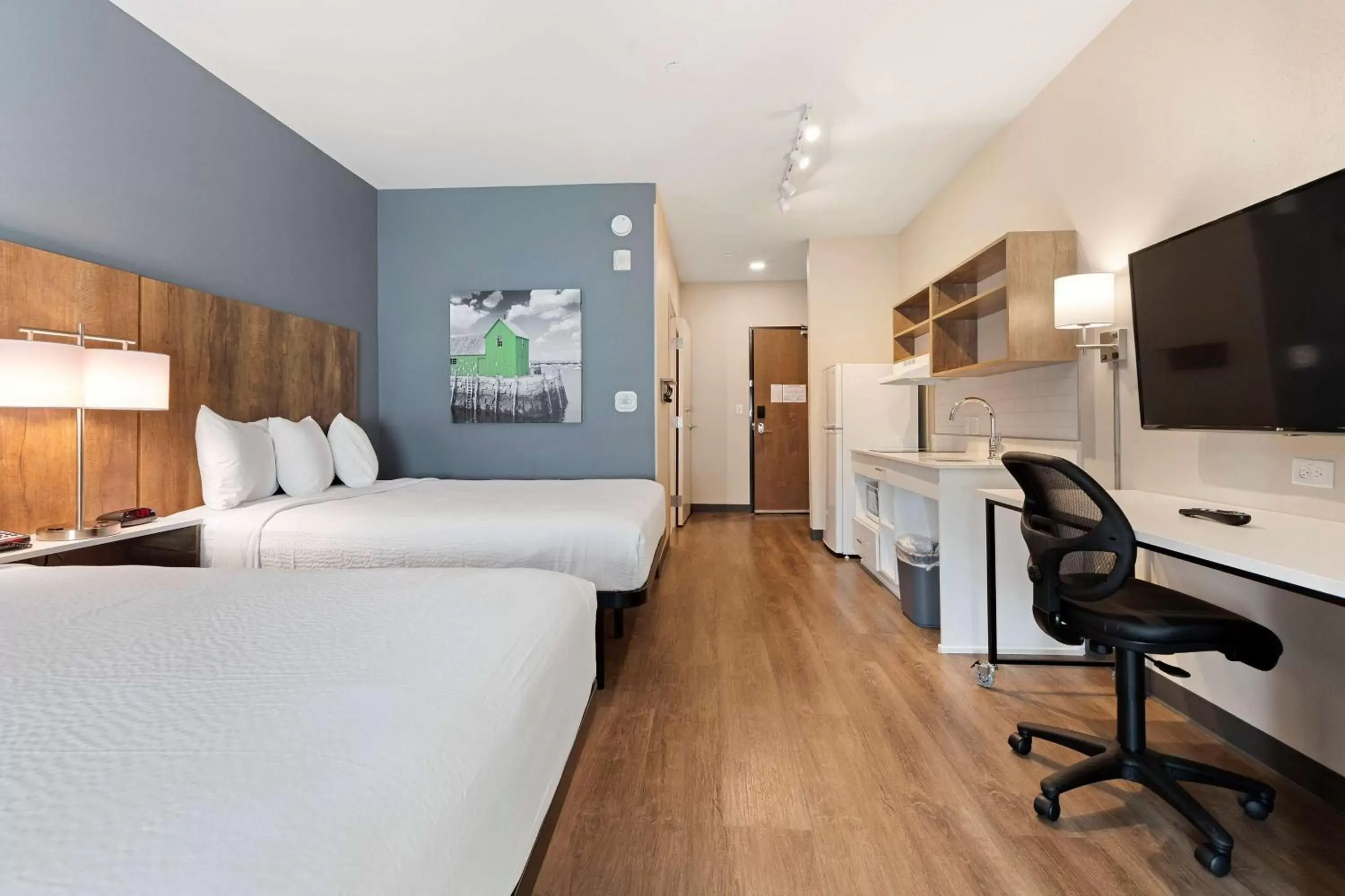 Bedroom, TV/Entertainment Center in Extended Stay America Premier Suites - Atlanta - Newnan