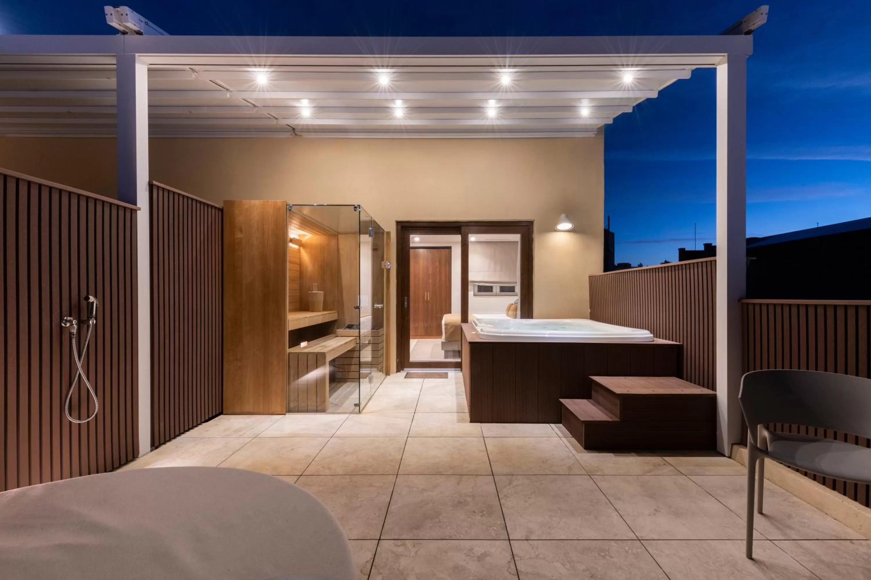 Hot Tub, Bed in The Duke Boutique Hotel