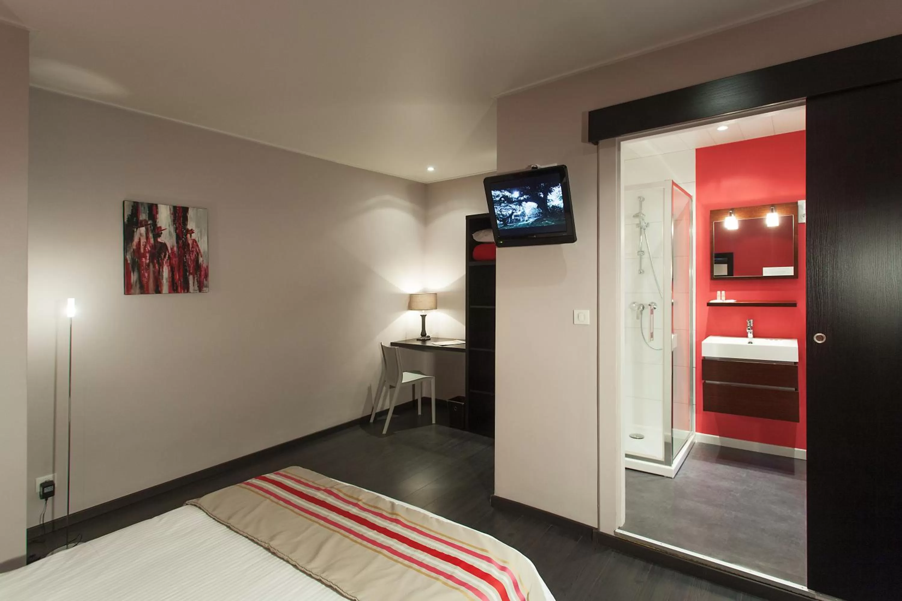 Photo of the whole room, Bed in Hotel Restaurant Les Capucins