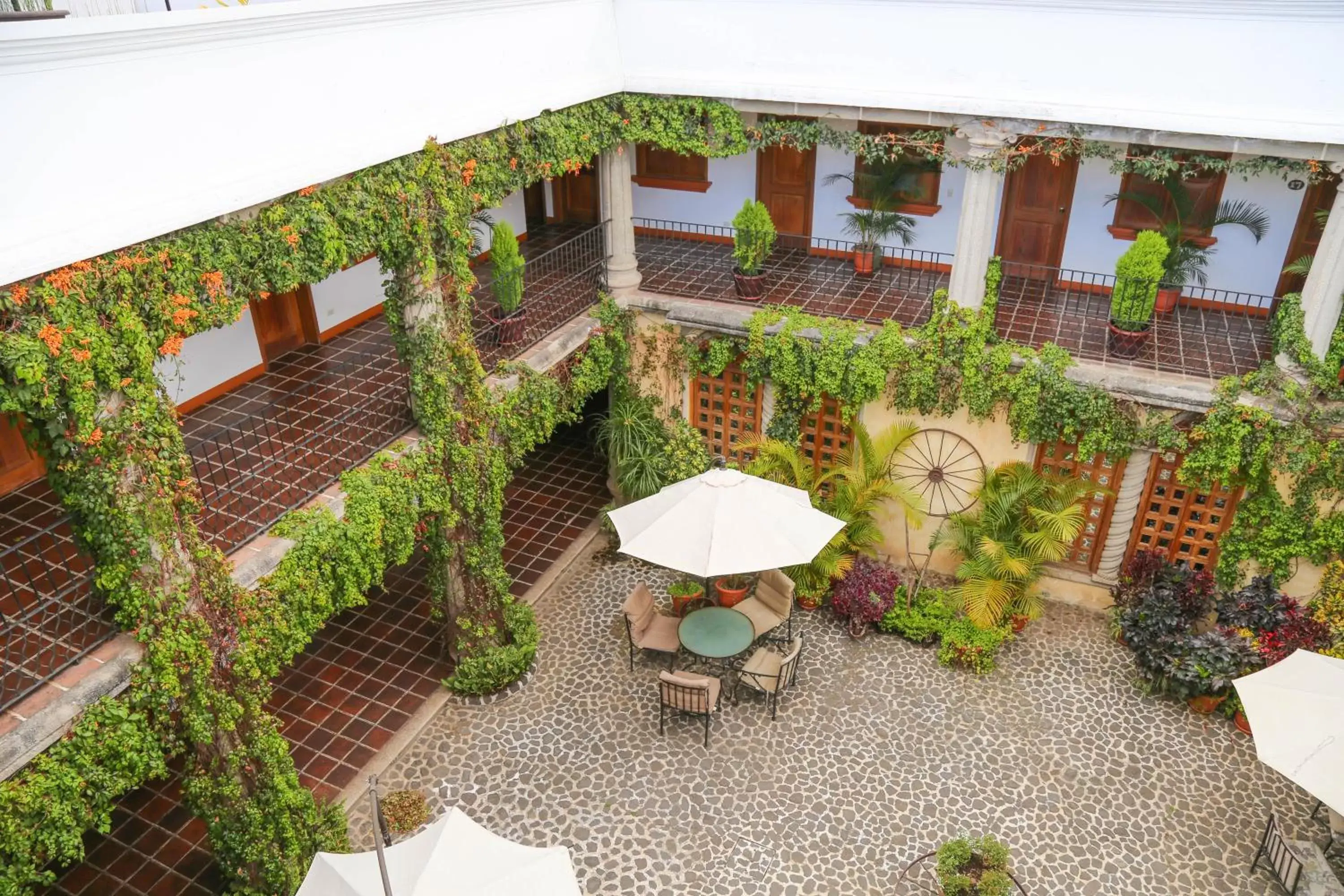 Property building in El Carmen Suites