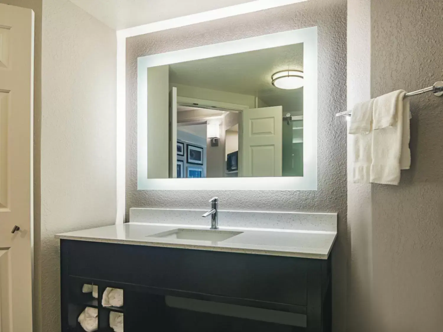 Bathroom in La Quinta by Wyndham Oklahoma City - NW Expwy