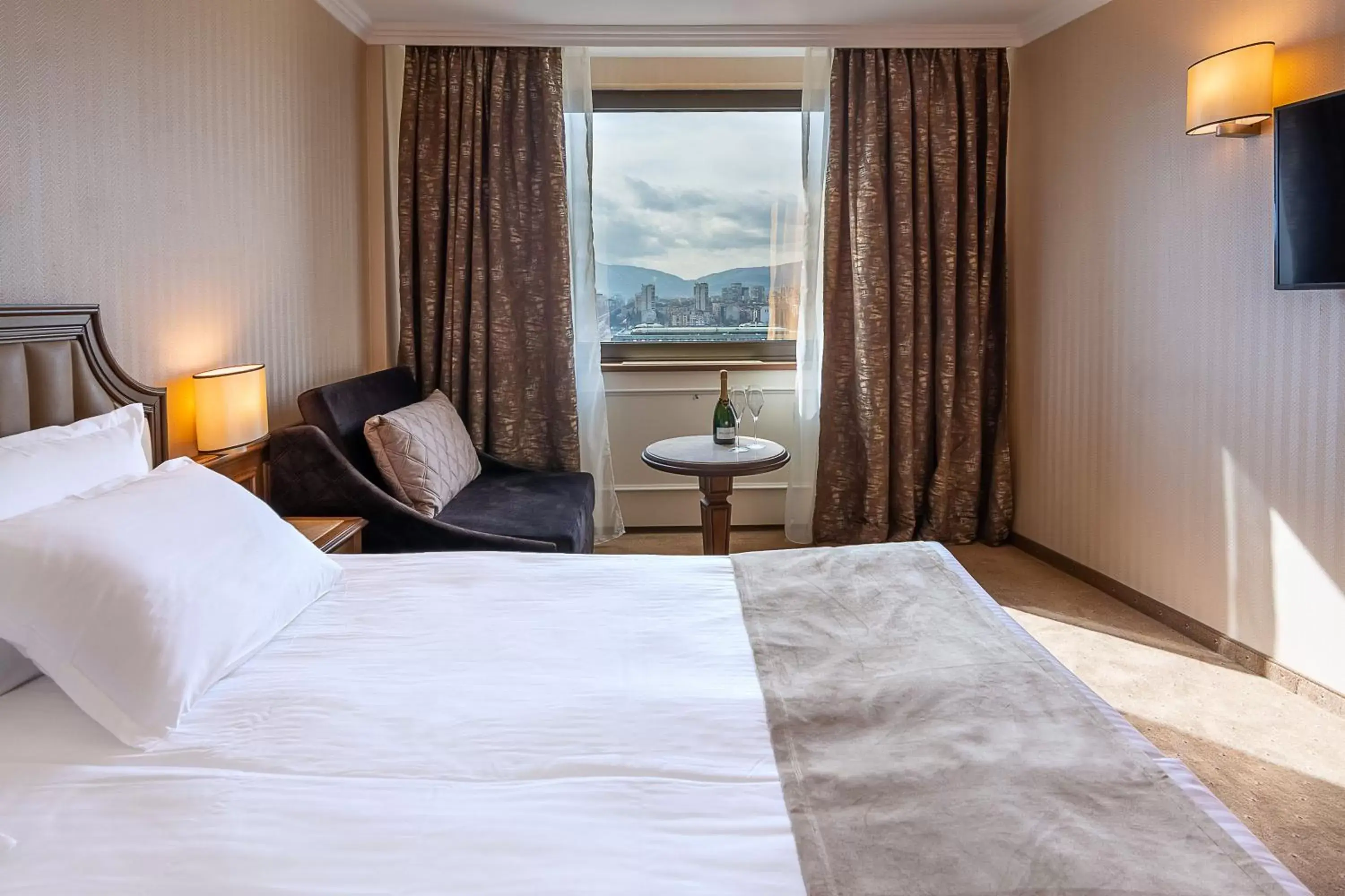 Premium King Room in Astoria Grand Hotel Premium King Room in Astoria Grand Hotel