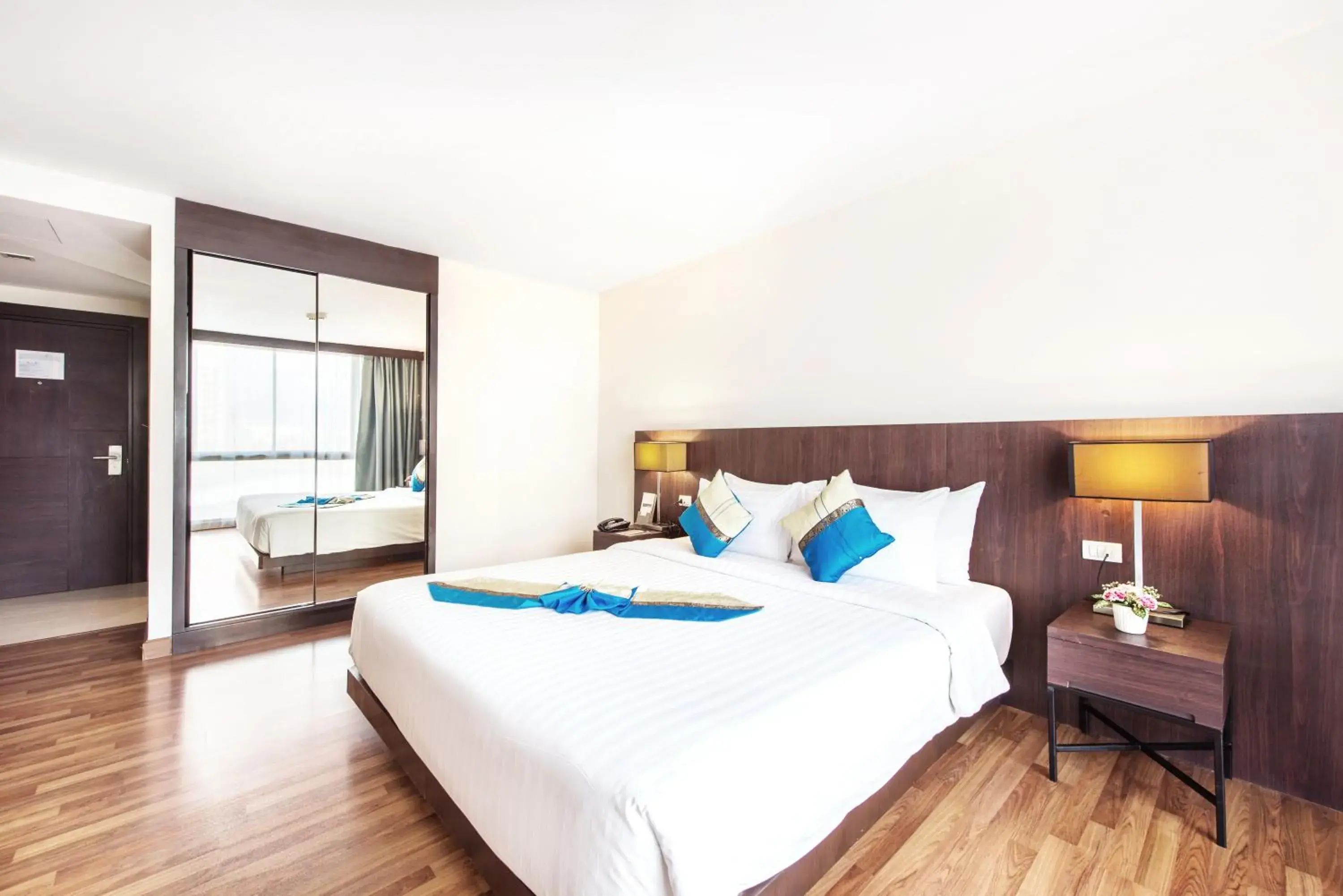 Bed in Mida Hotel Ngamwongwan - SHA Plus