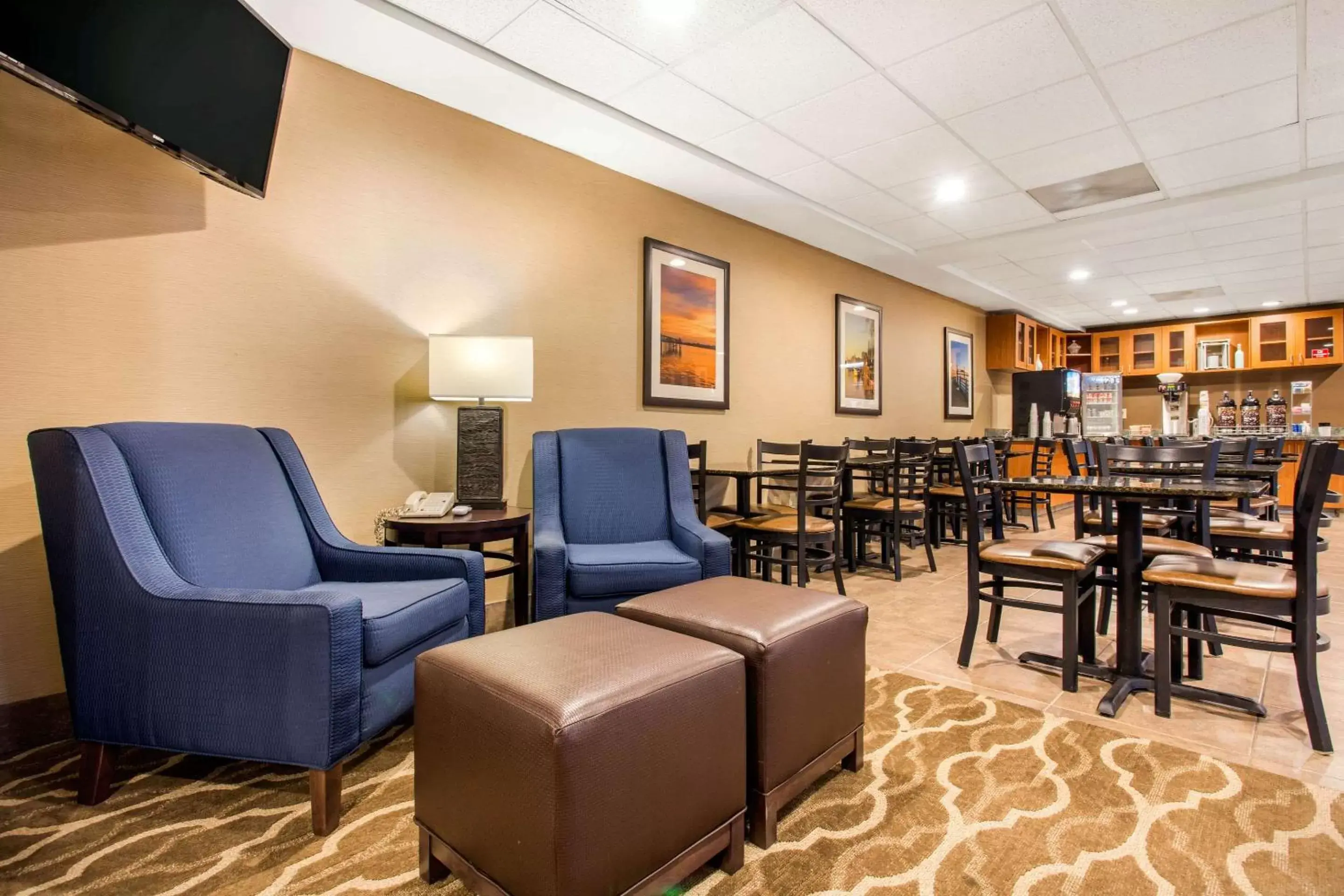 Restaurant/places to eat in Comfort Suites Wilmington near Downtown