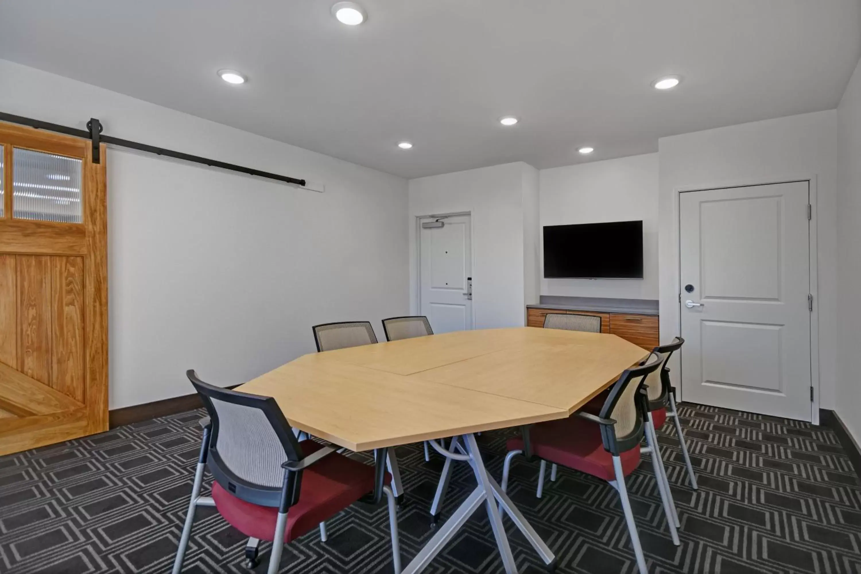 Meeting/conference room in TownePlace Suites by Marriott Grand Rapids Wyoming