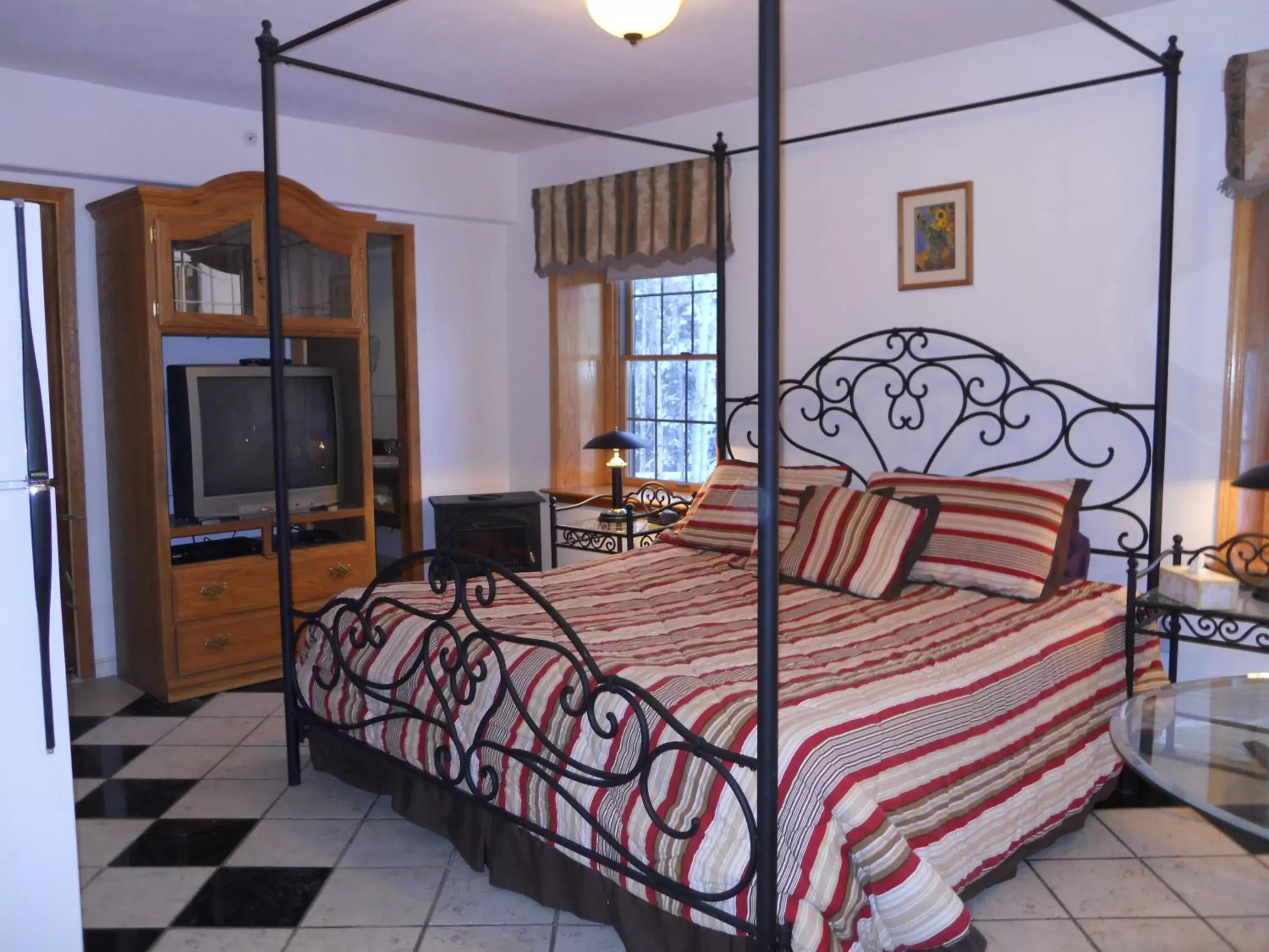 King Suite in Abbey Archway Inn King Suite in Abbey Archway Inn