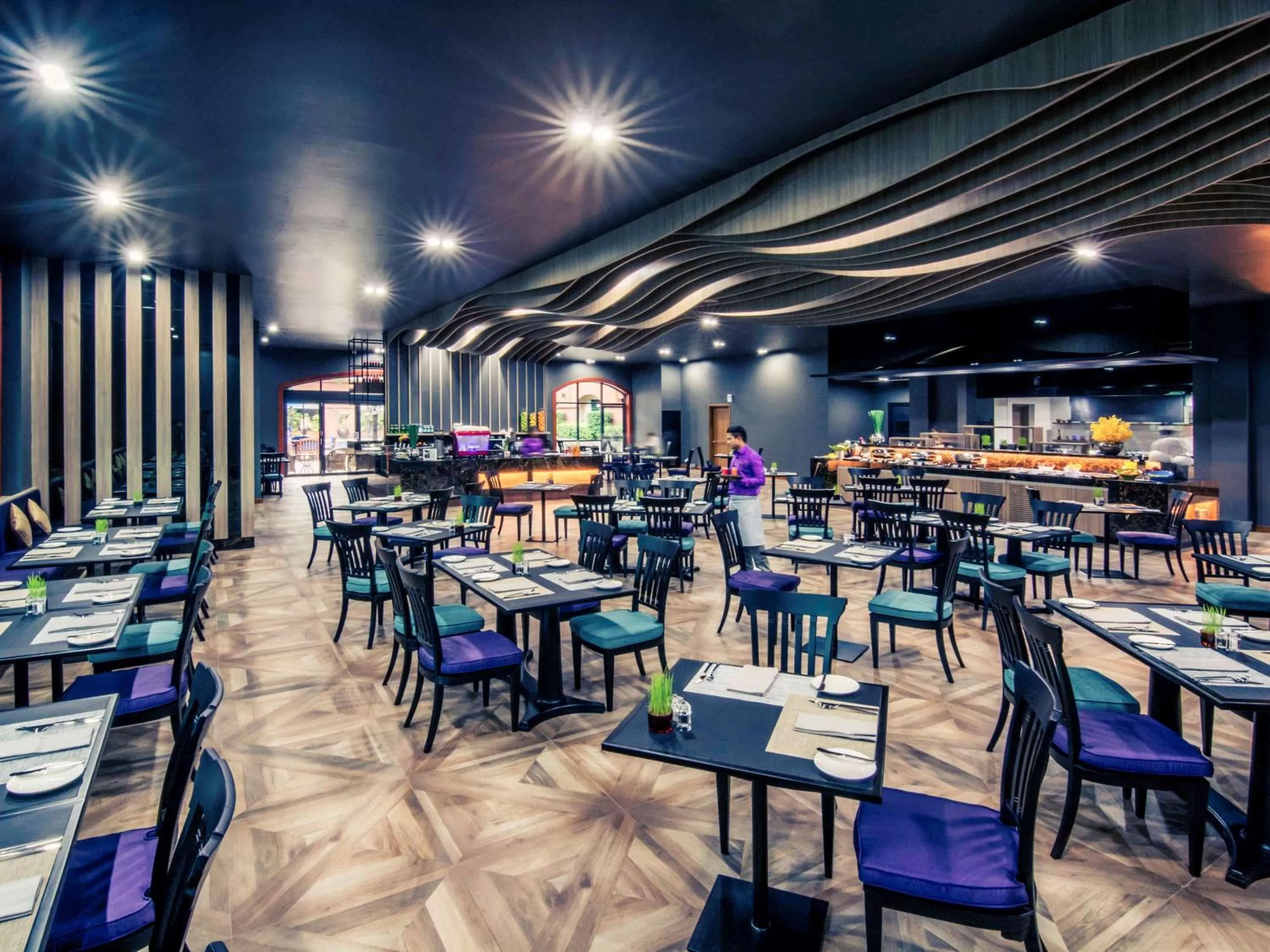 Restaurant/places to eat in Mercure Yangon Kaba Aye