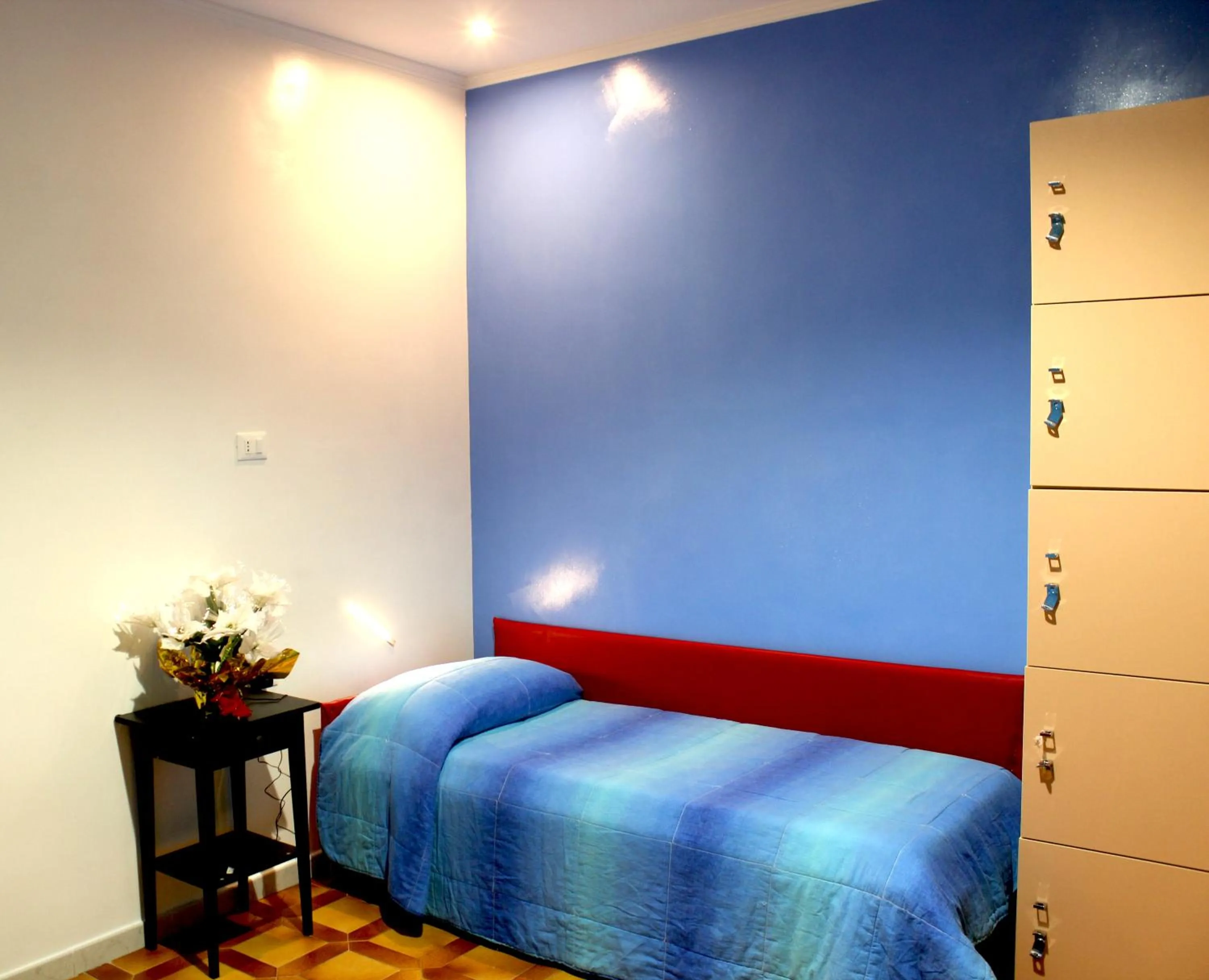 Bedroom, Bed in Legend R.G.