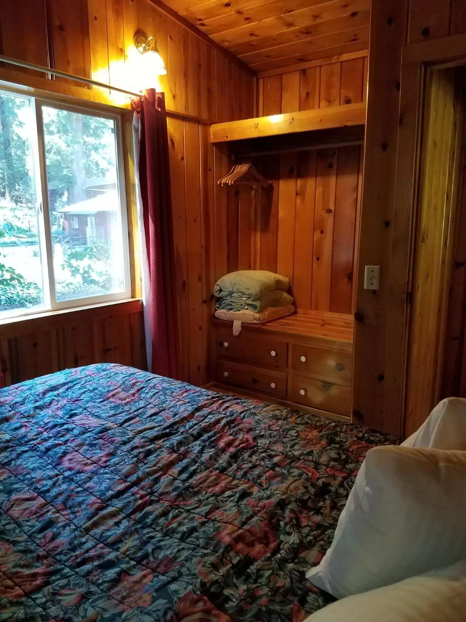 Bed in Fern River Resort