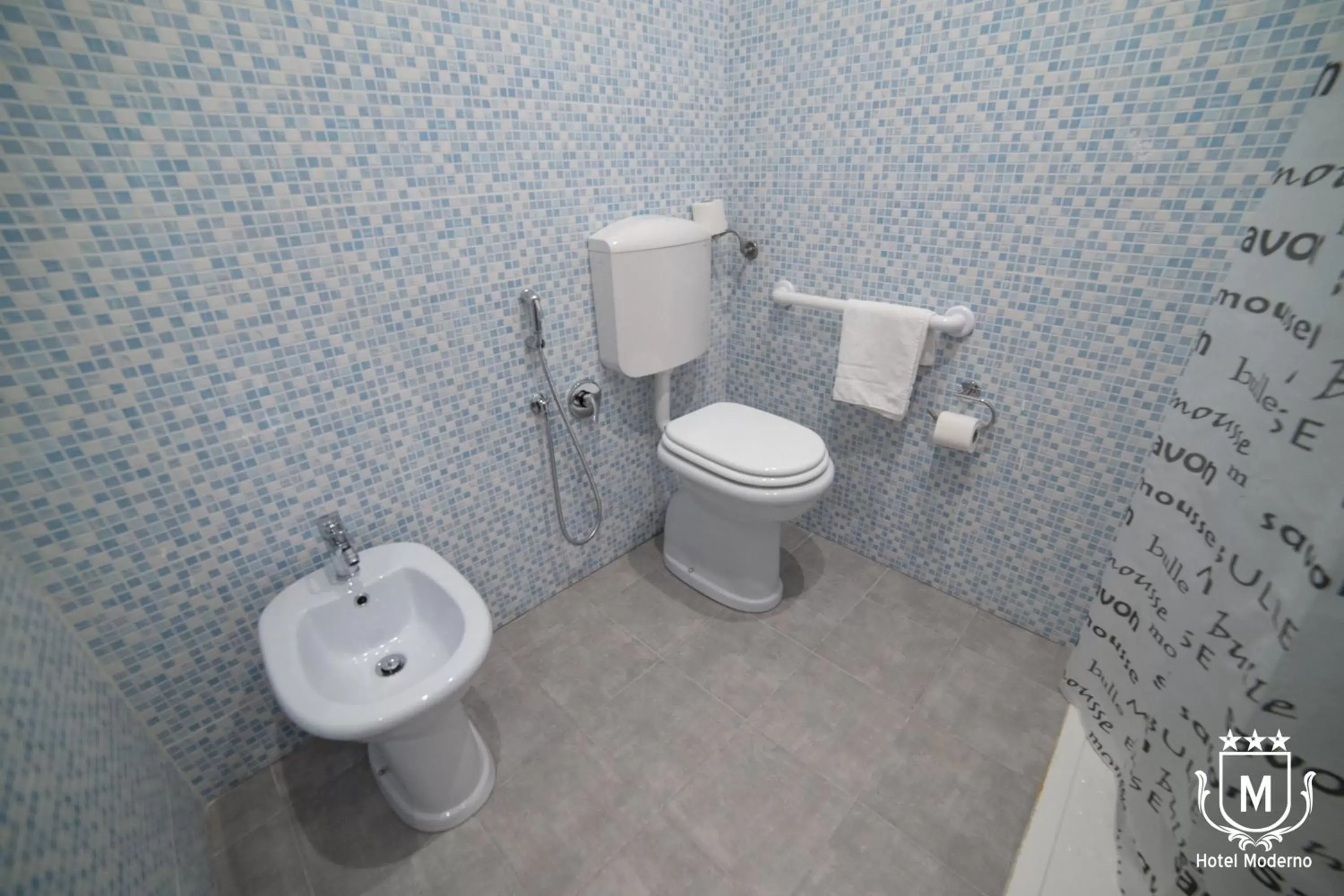 Toilet, Bathroom in Hotel Moderno